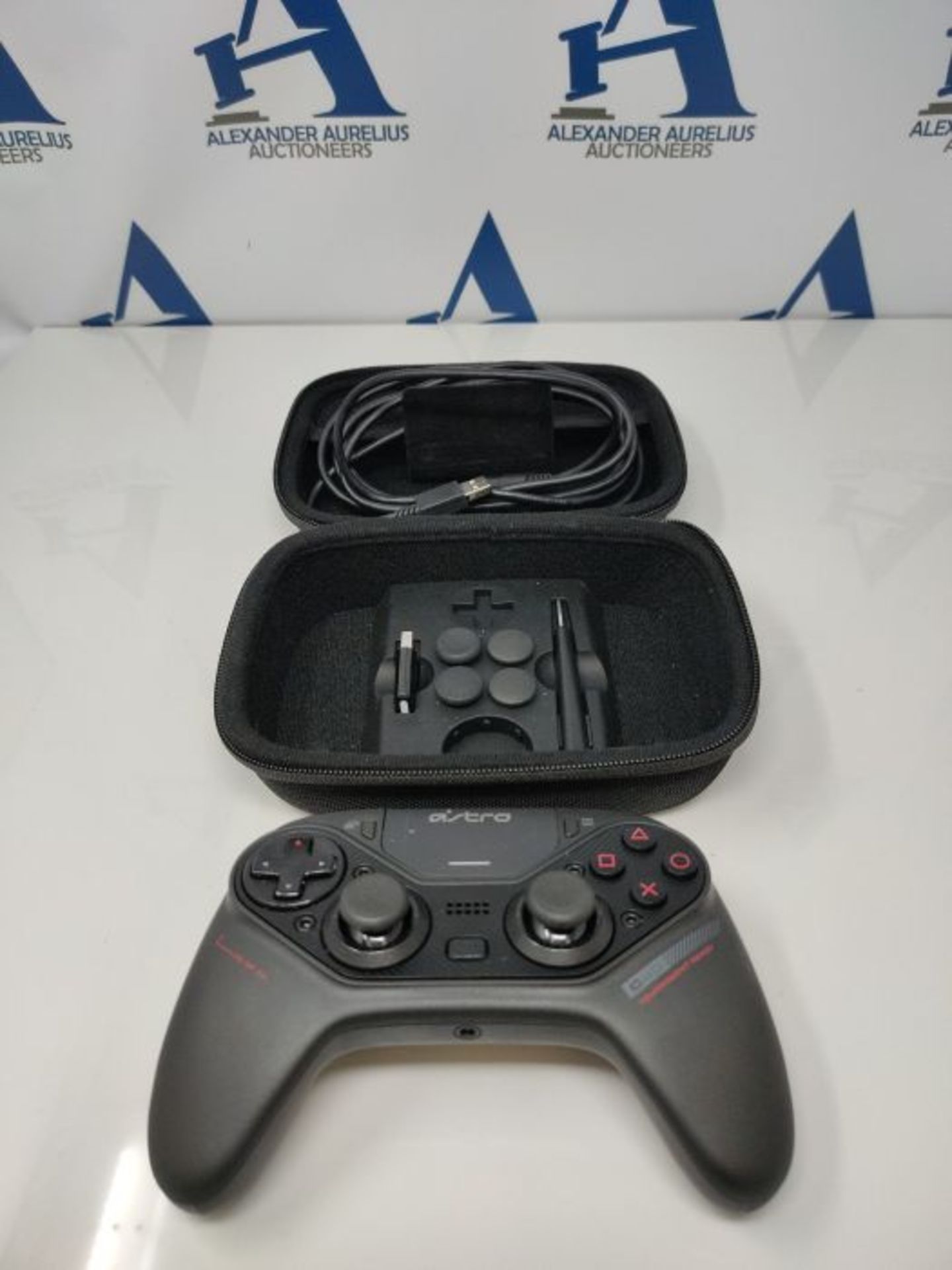 RRP £182.00 ASTRO Gaming C40 TR PS4 Controller, Fully Customisable Professional Wireless Controlle - Image 2 of 2