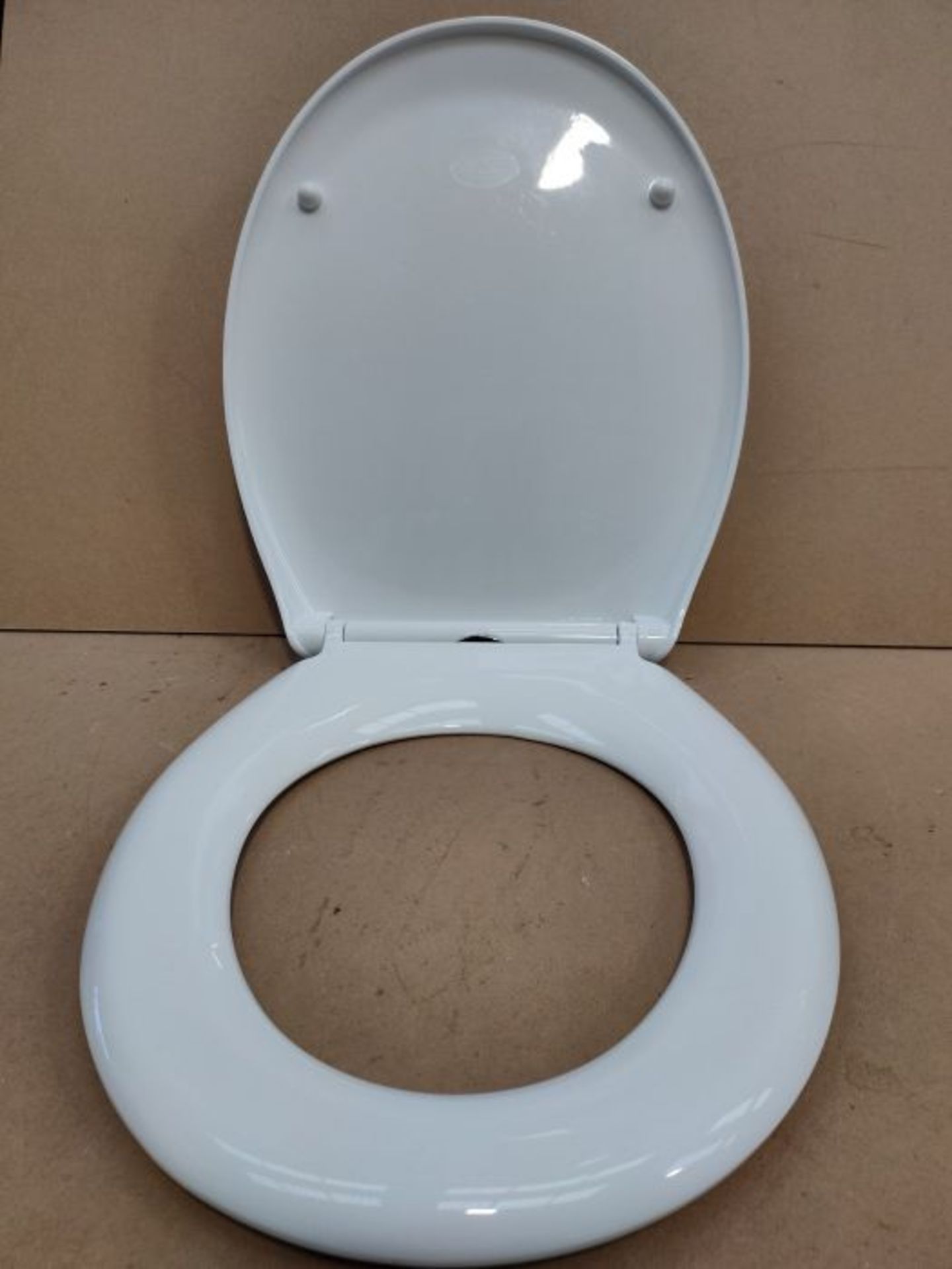 Toilet Seat featuring Soft-Close, Easy Clean, Top Fixing Hinges / OVAL LOO SEAT COVER - Image 2 of 2