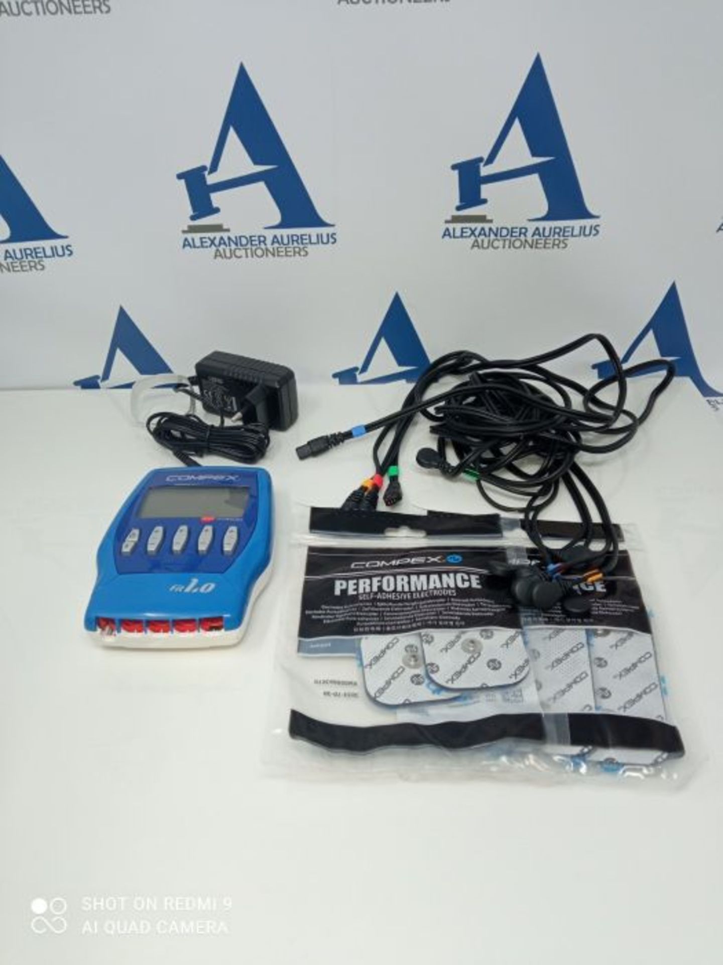 RRP £129.00 Compex FIT 1.0 Muscle Stimulation Device - Blue - Image 3 of 3