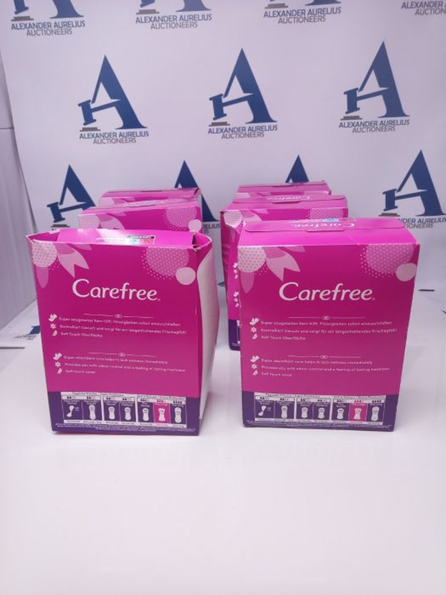 Carefree Panty liners Plus Large with fresh fragrance, particularly absorbent and addi - Image 3 of 3