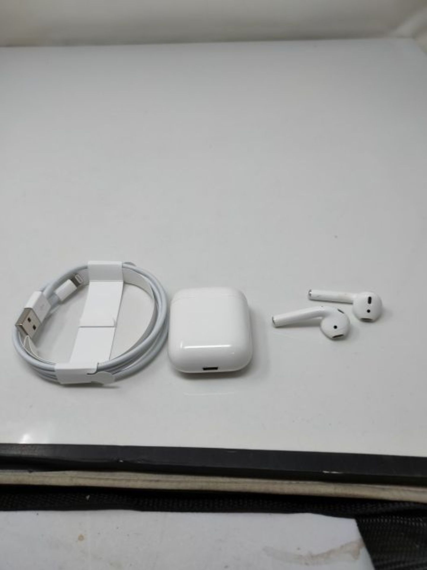 RRP £159.00 Apple AirPods with Charging Case (Wired) - Image 3 of 3