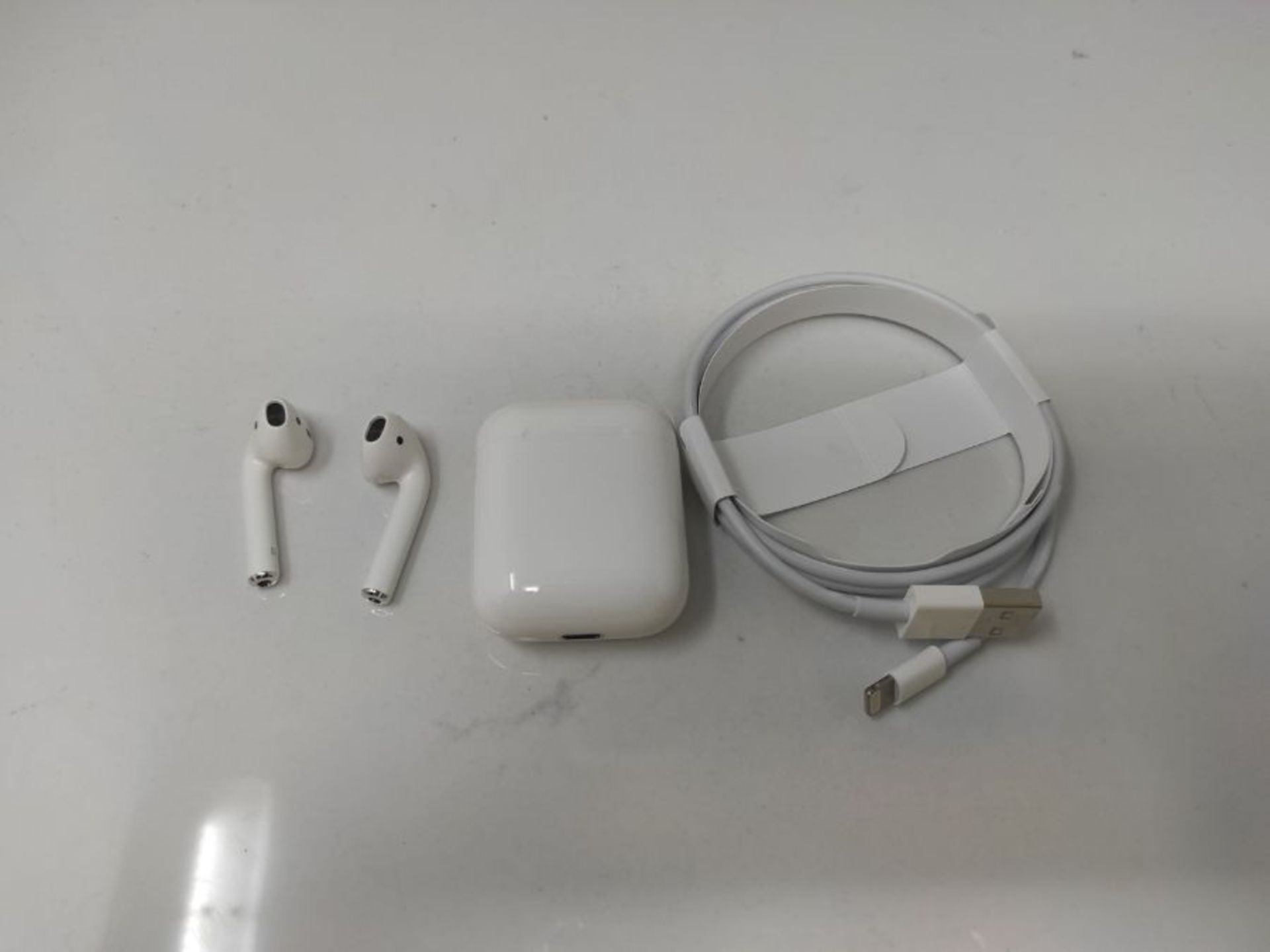 RRP £159.00 Apple AirPods with Charging Case (Wired) - Image 3 of 3