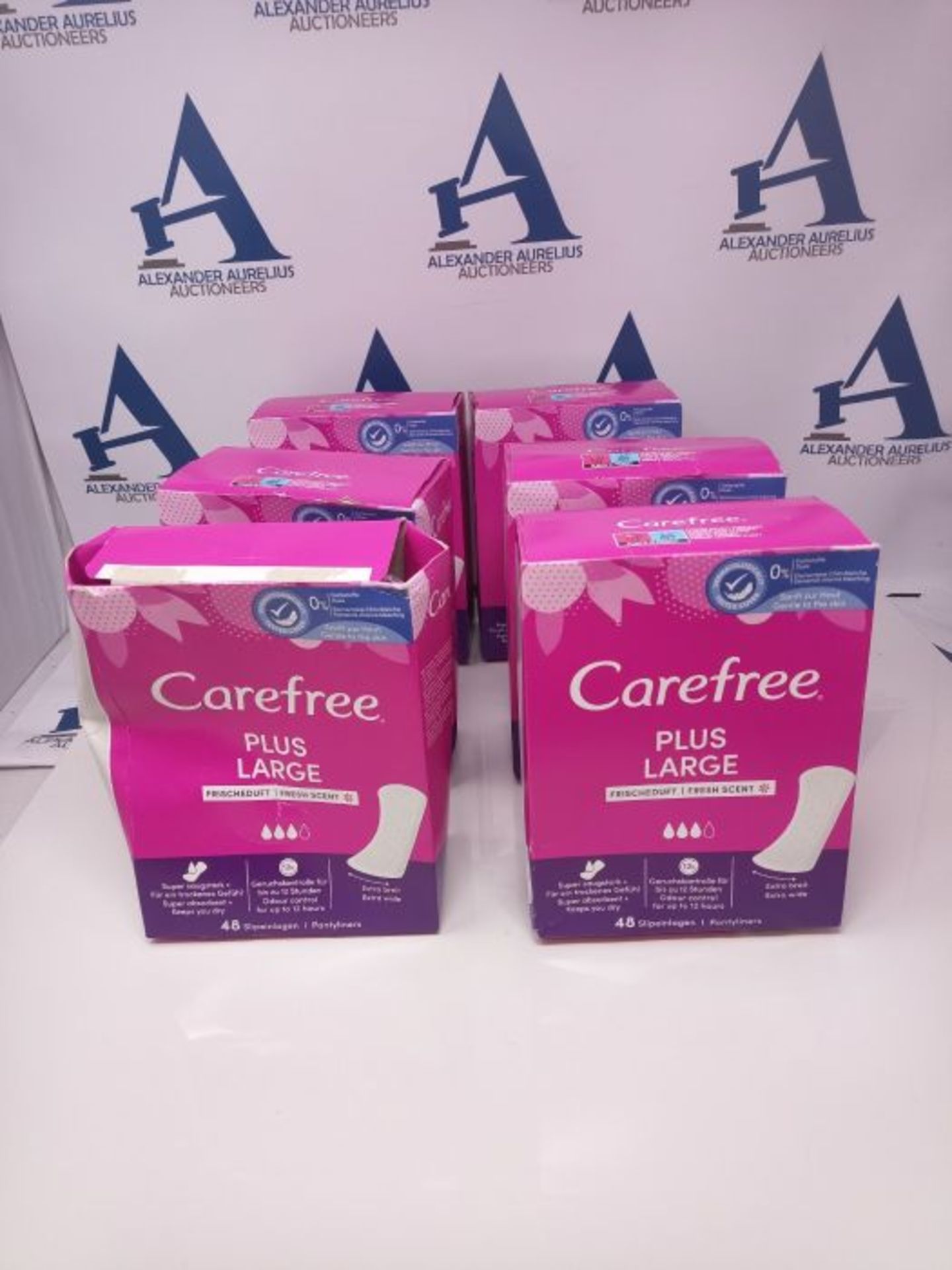 Carefree Panty liners Plus Large with fresh fragrance, particularly absorbent and addi - Image 2 of 3