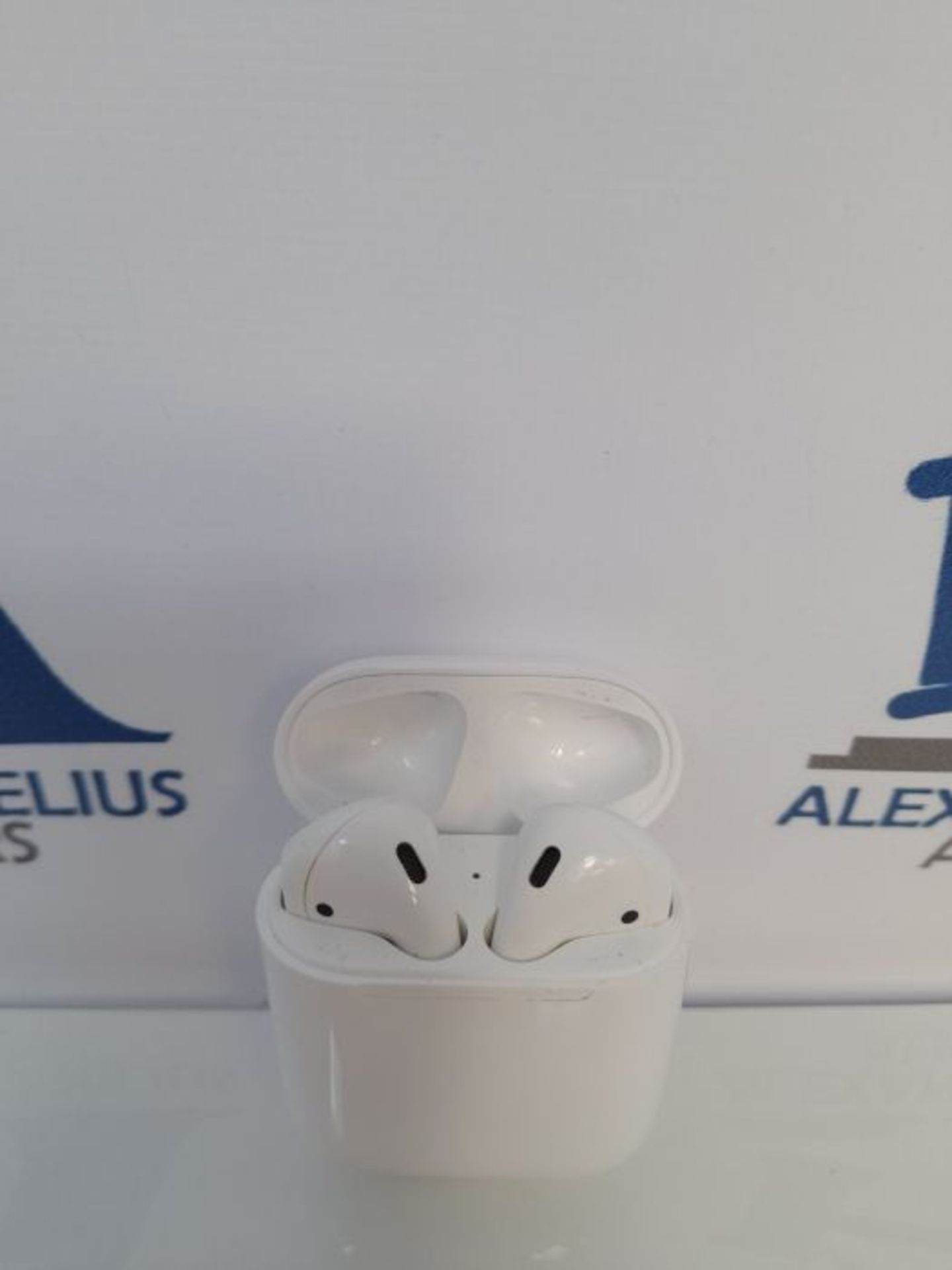 RRP £177.00 Apple AirPods with wired Charging Case (2nd generation) - Image 2 of 3