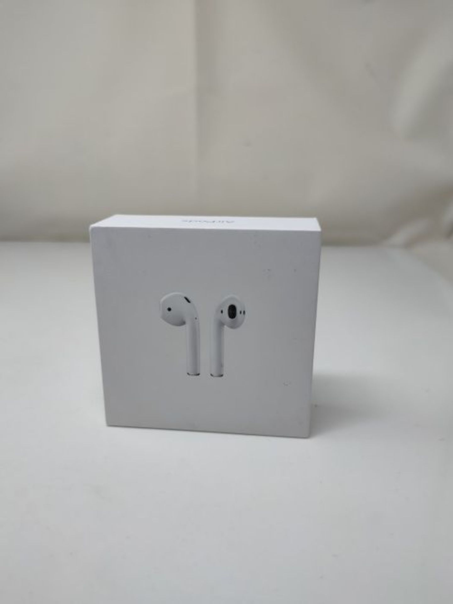 RRP £159.00 Apple AirPods with Charging Case (Wired) - Image 2 of 3