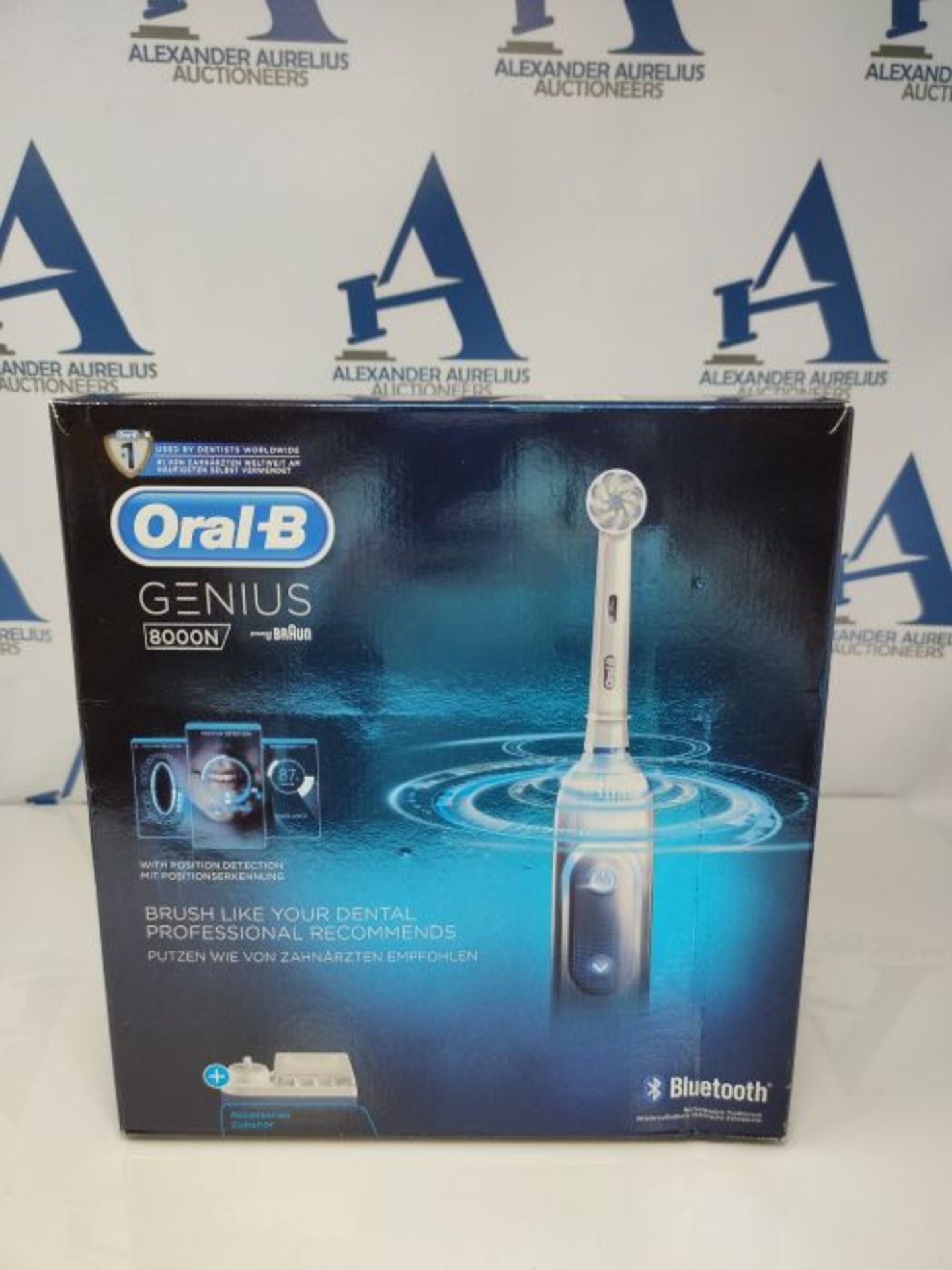 RRP £118.00 Oral-B Genius 8000N Electric Toothbrush 5 Brushing Modes, Deep Cleaning, Teeth Whiteni - Image 2 of 3