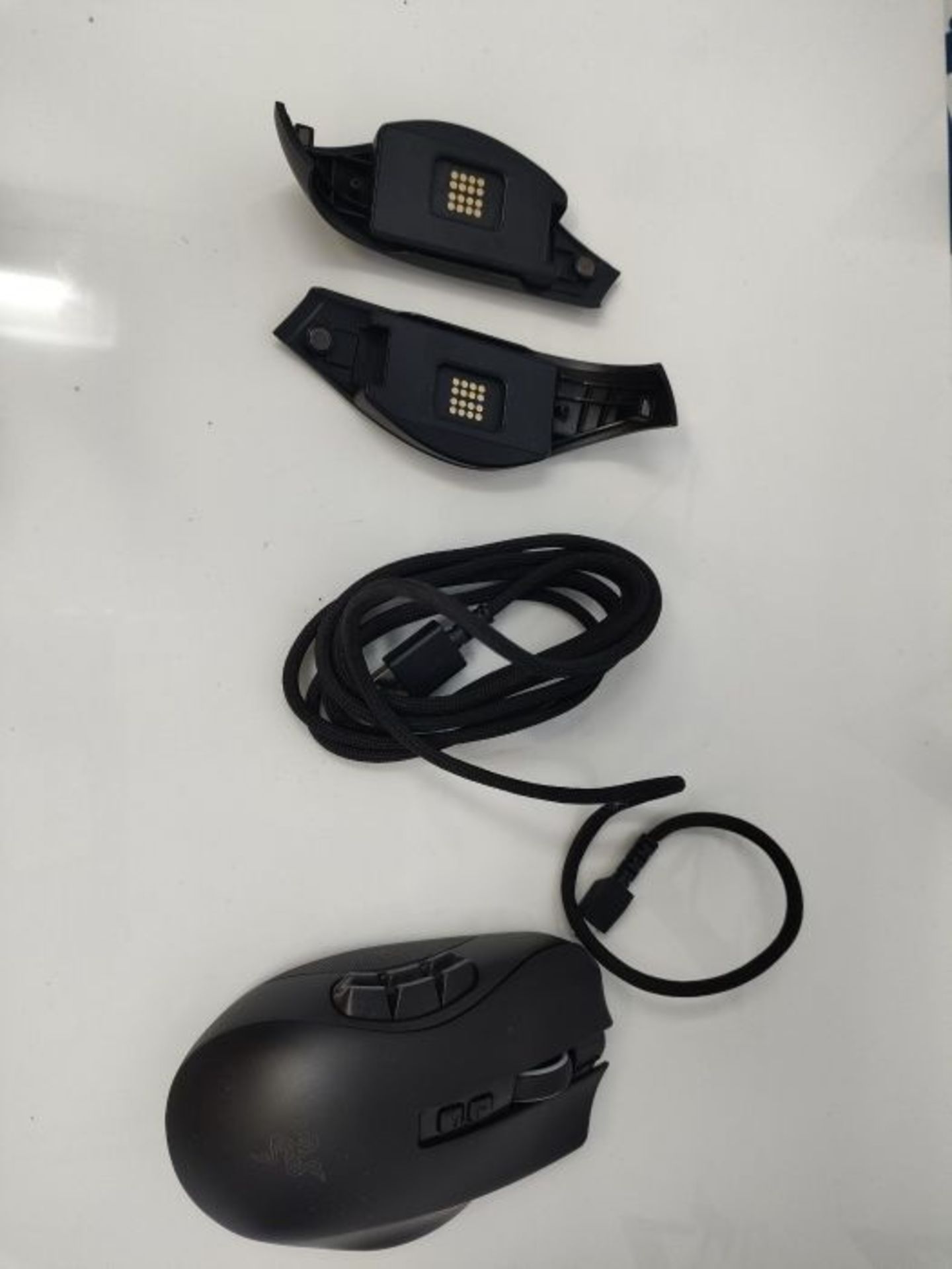 RRP £127.00 Razer Naga Pro - Modular Wireless Gaming Mouse with Interchangeable Side Panels (19 + - Image 3 of 3