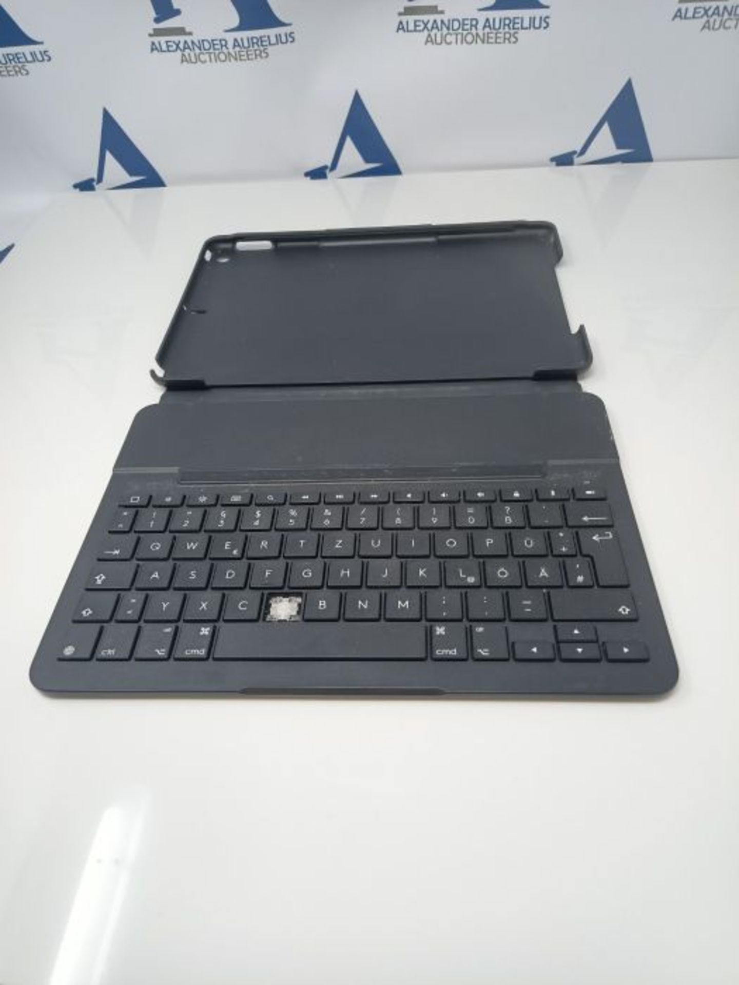 RRP £72.00 [INCOMPLETE] Logitech SLIM FOLIO iPad Keyboard Case 10.2 Inch, QWERTZ German Layout - - Image 2 of 3