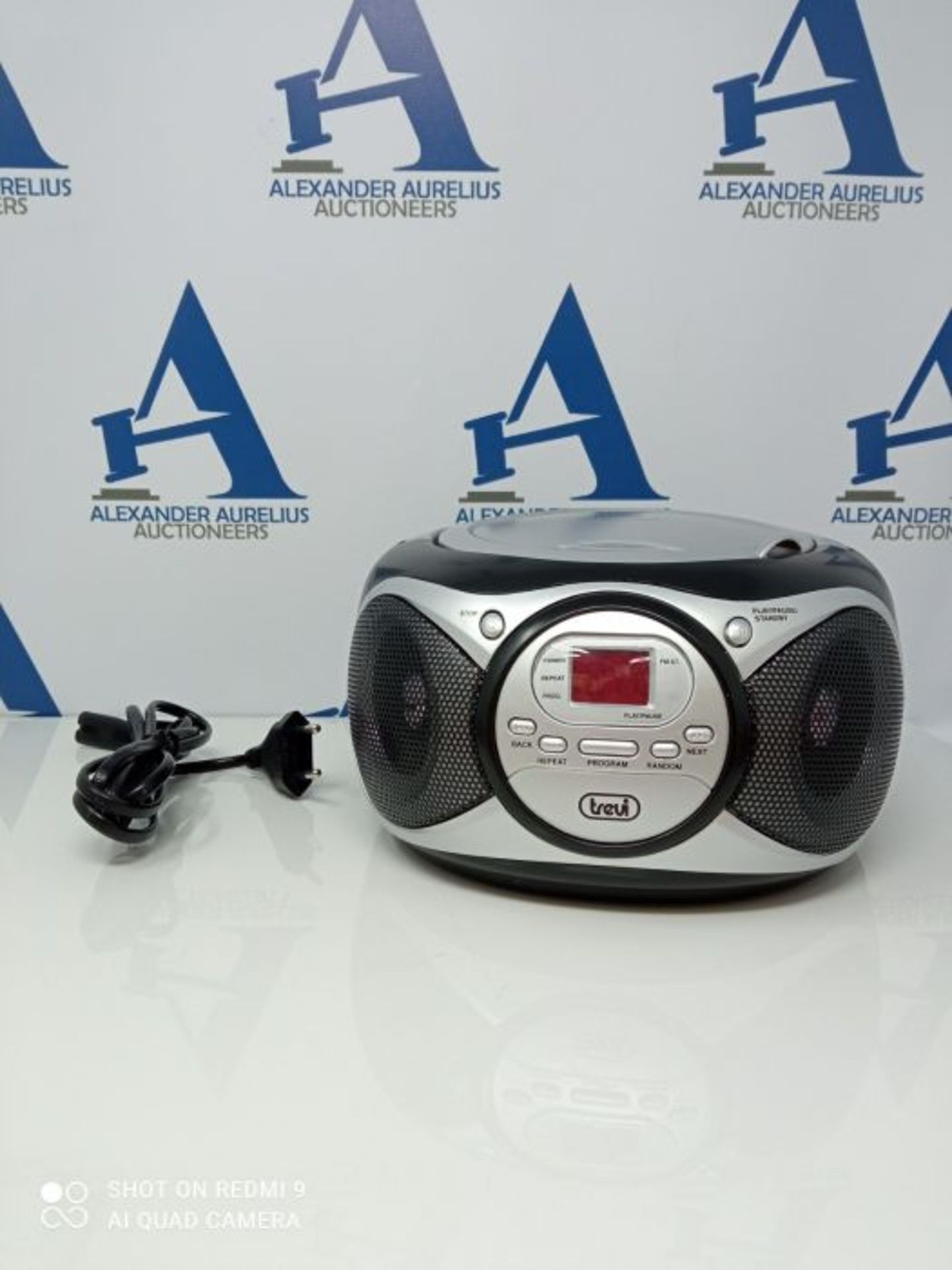 RRP £51.00 Trevi CD 512 Portable CD Player with Radio and Aux-in - Image 2 of 4