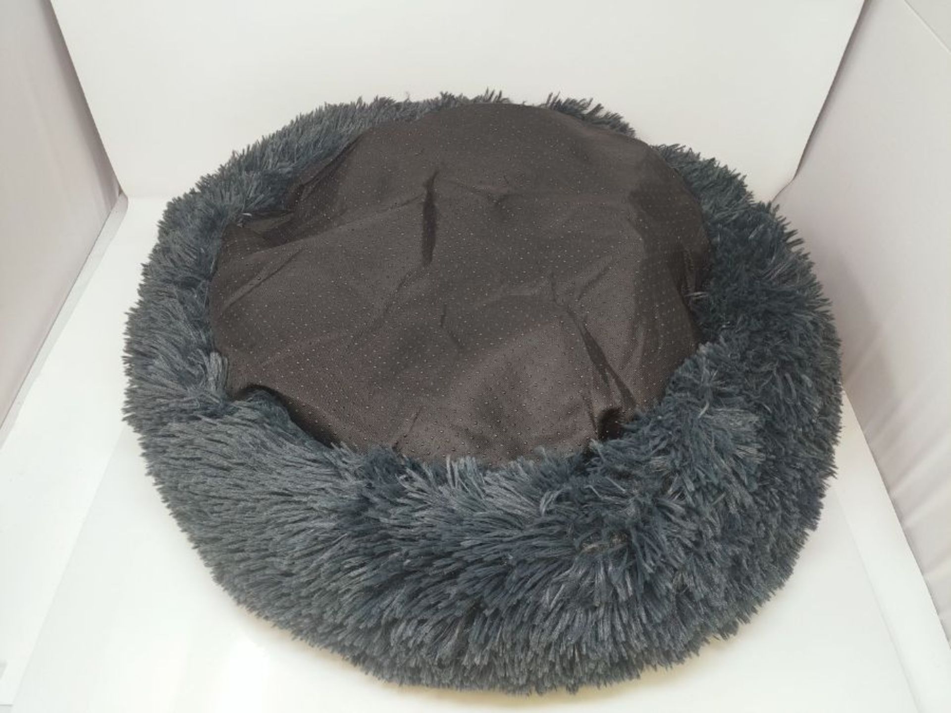 Victoria & Carter Pet bed For Cats, Small Dogs & Puppies (70cm diameter) Extra Padded - Image 3 of 3