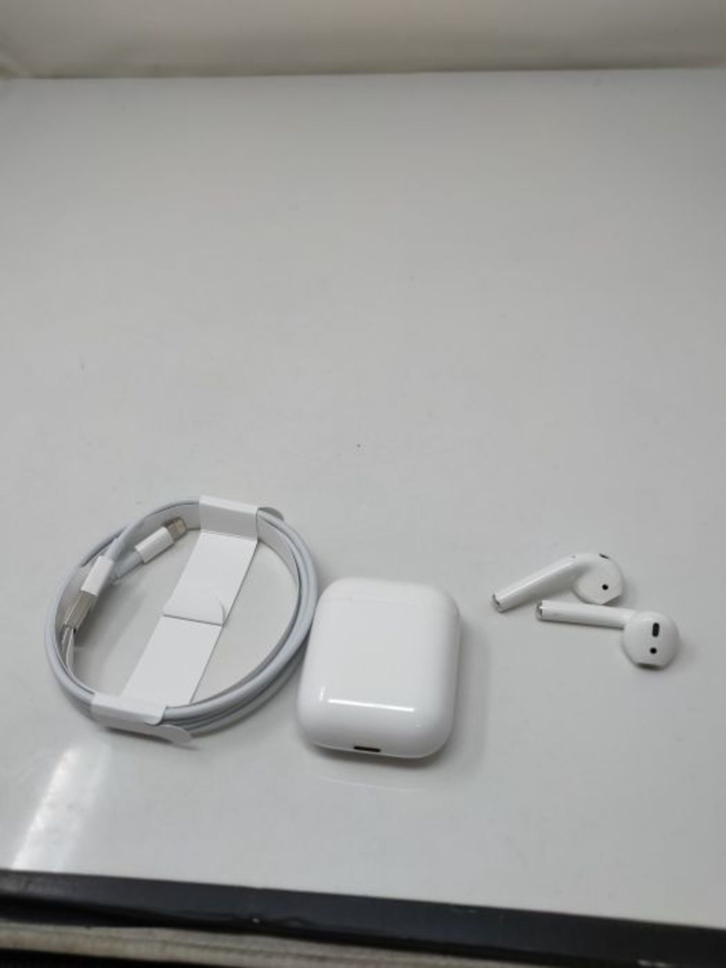 RRP £159.00 Apple AirPods with Charging Case (Wired) - Image 3 of 3