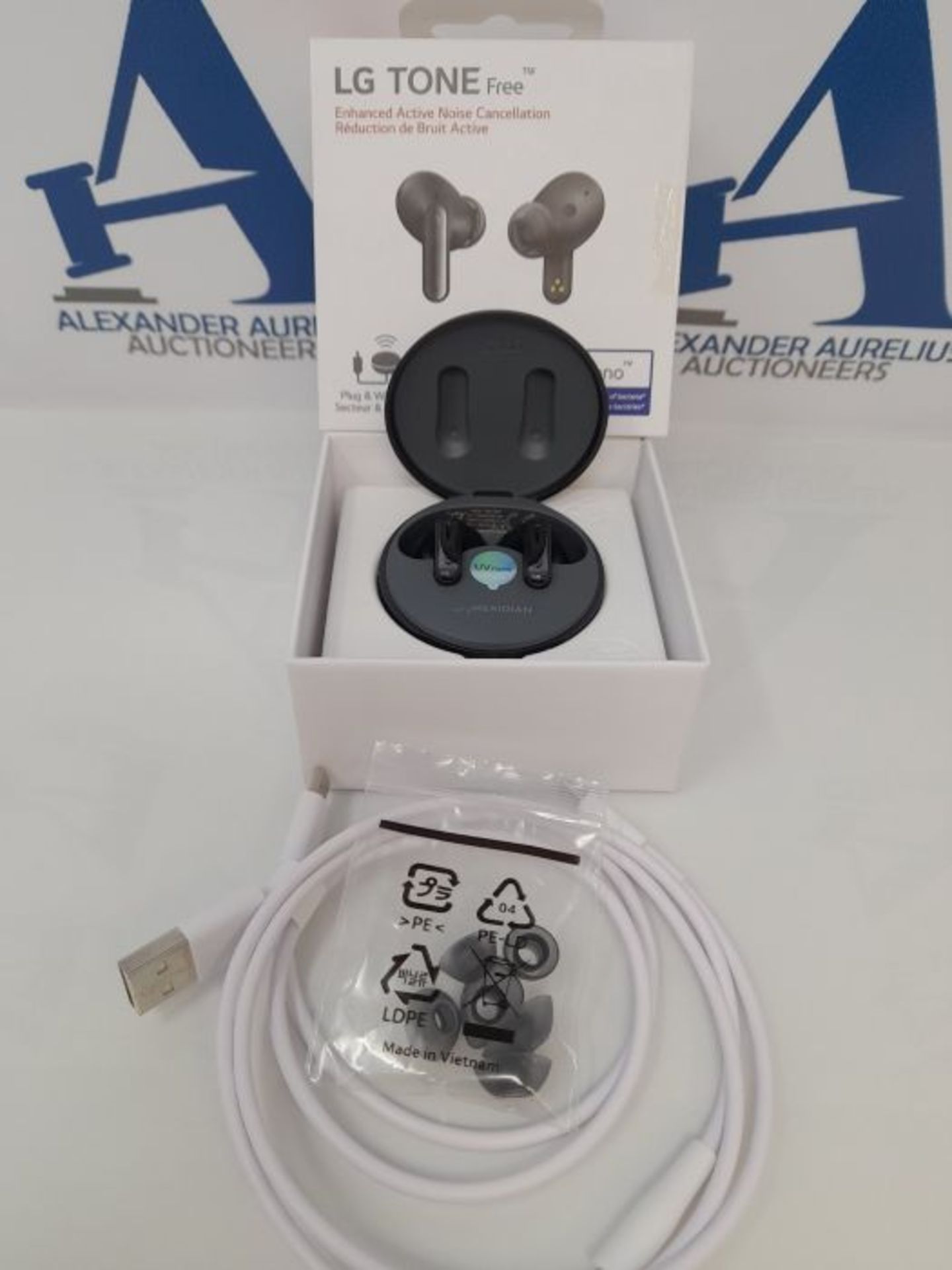 RRP £175.00 LG Electronics Tone Free DFP9 Earbuds, Active Noise Cancelling, Wireless Bluetooth In- - Image 2 of 3