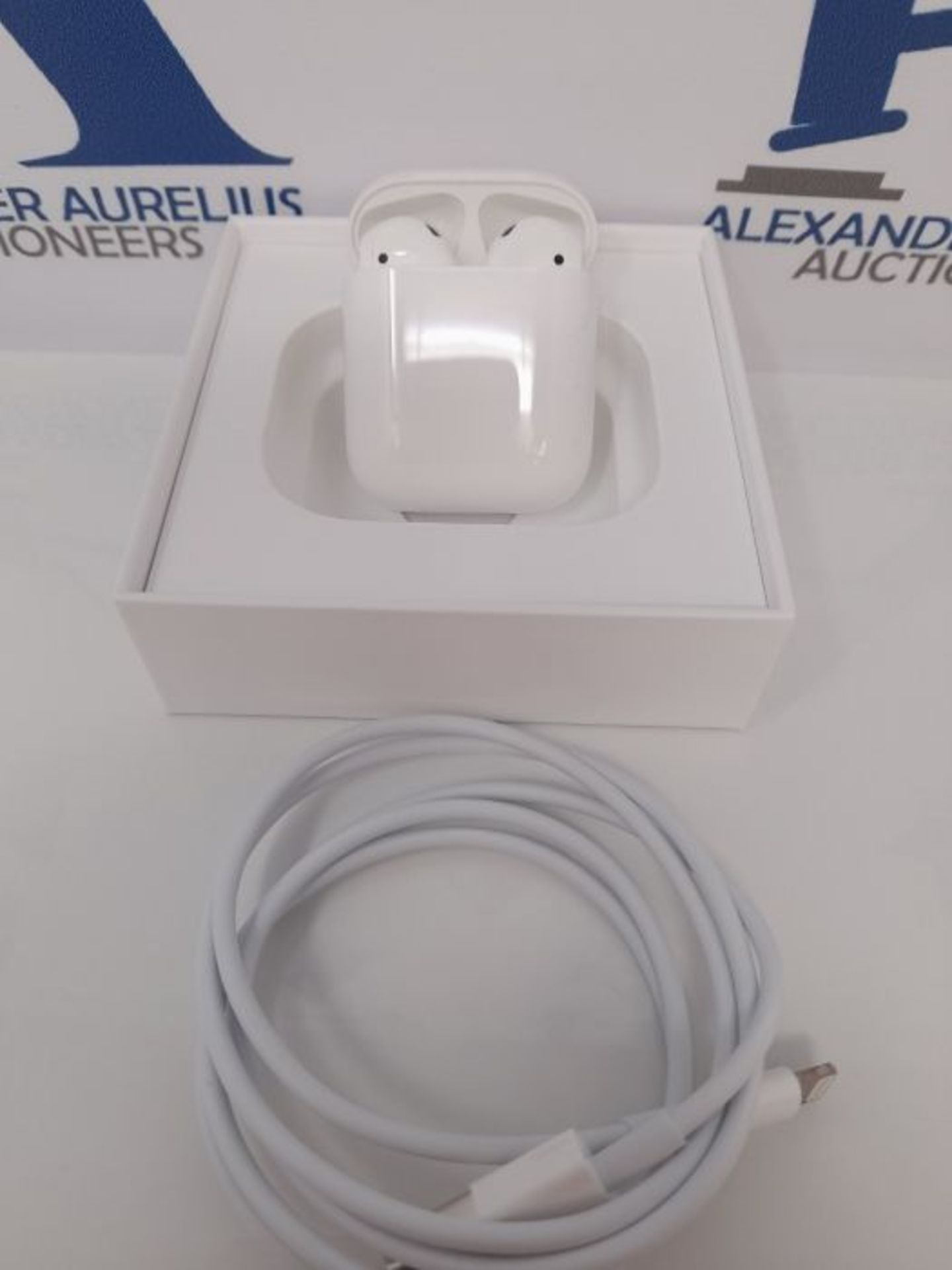 RRP £136.00 Apple AirPods with wired Charging Case (2nd generation) - Image 3 of 3