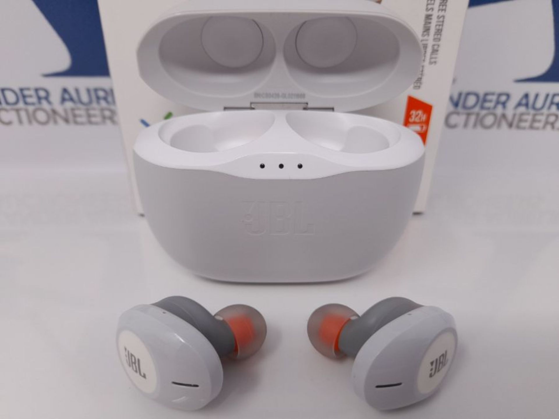 RRP £72.00 JBL Tune 125 TWS In-Ear Earphones - True Wireless Bluetooth headphones with powerful b - Image 3 of 3