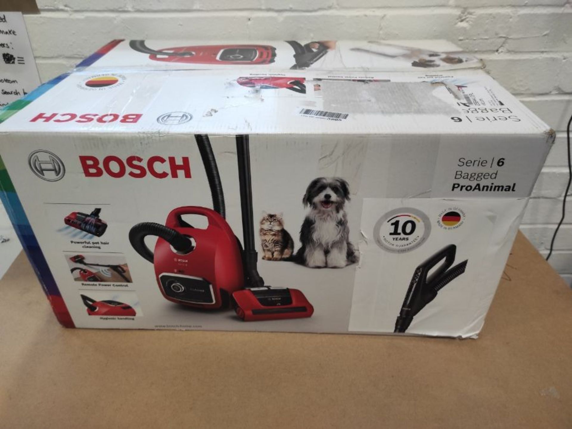 RRP £240.00 Bosch BSGL5ZOO3 Cylinder vacuum 4.5L 800W B Red vacuum BSGL5ZOO3, 800 W, B, 34 kWh, 10 - Image 2 of 3