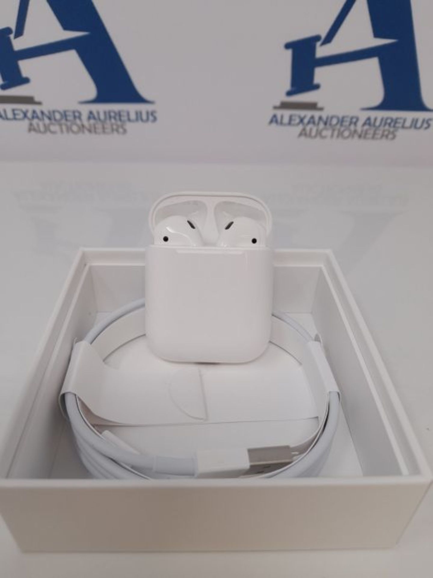 RRP £136.00 Apple AirPods with wired Charging Case (2nd generation) - Image 2 of 3
