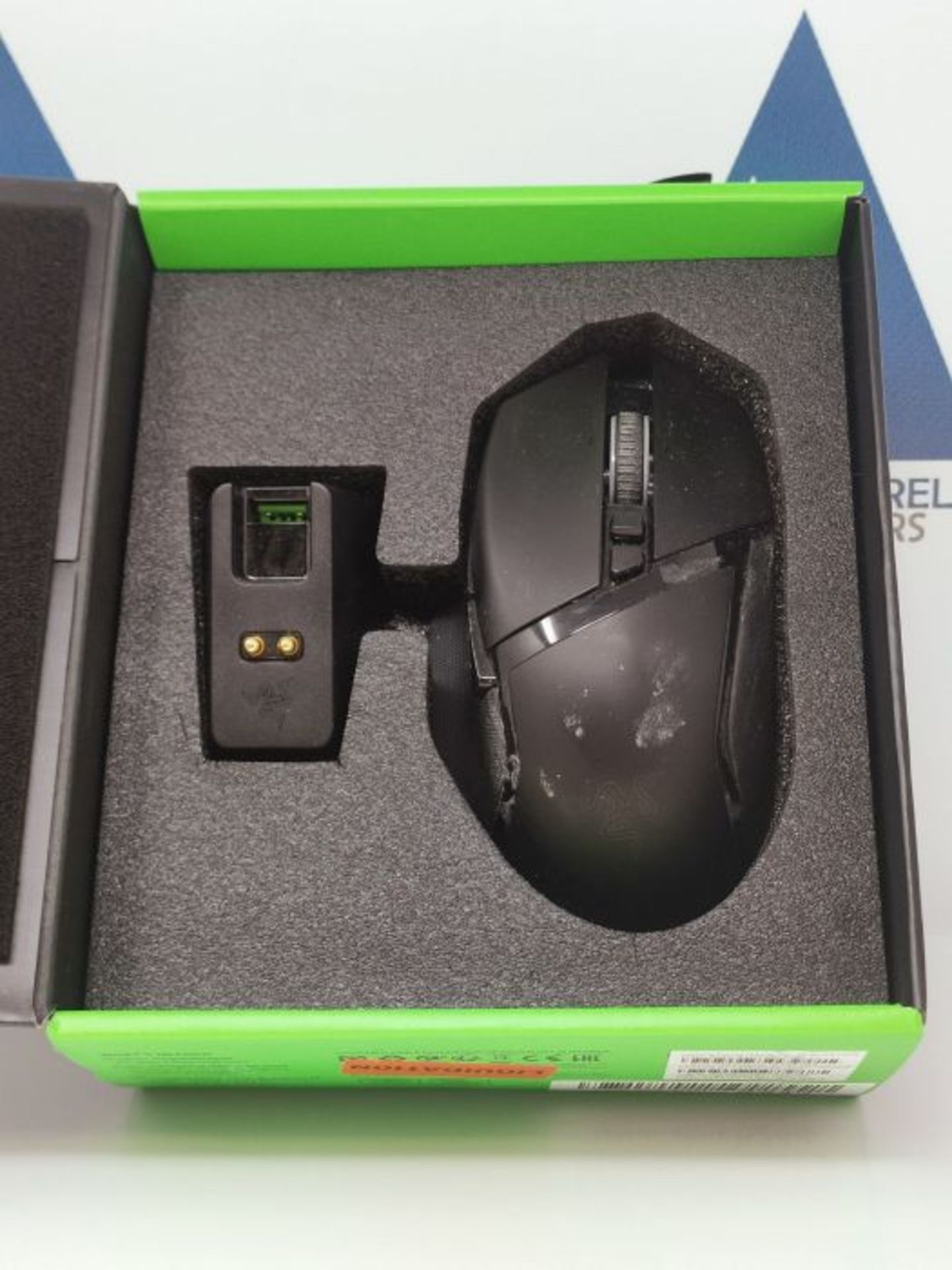 RRP £148.00 Razer Basilisk Ultimate with Charging Station - Wireless Gaming Mouse (11 Programmable - Image 3 of 3