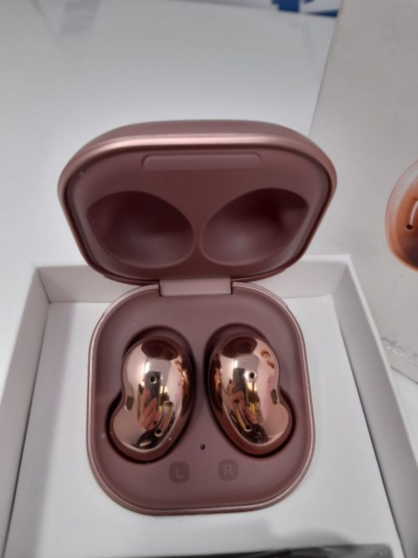 RRP £85.00 Samsung Galaxy Buds Live Wireless Earphones Mystic Bronze (UK Version) - Image 3 of 3