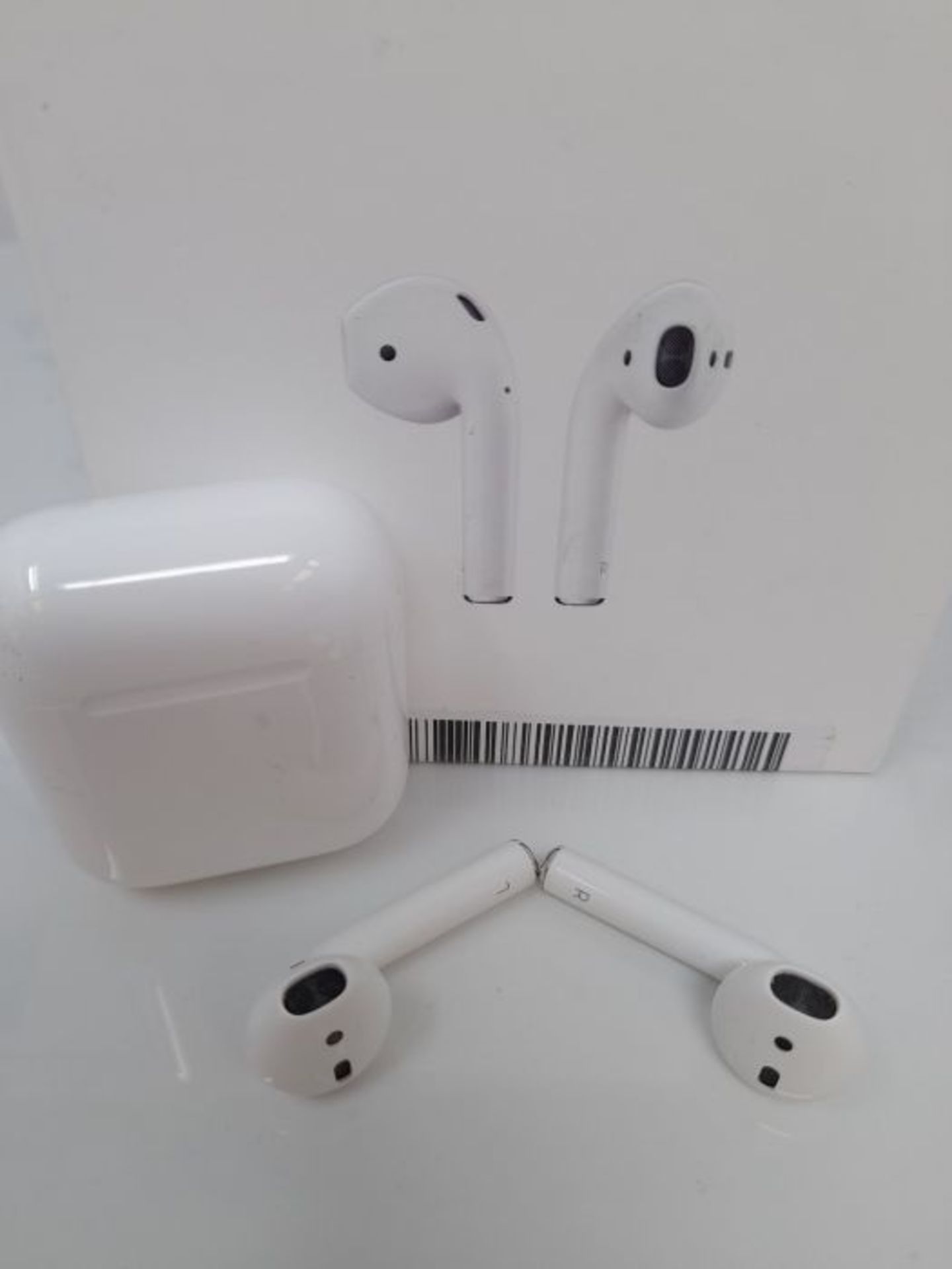 RRP £177.00 Apple AirPods with wired Charging Case (2nd generation) - Image 3 of 3