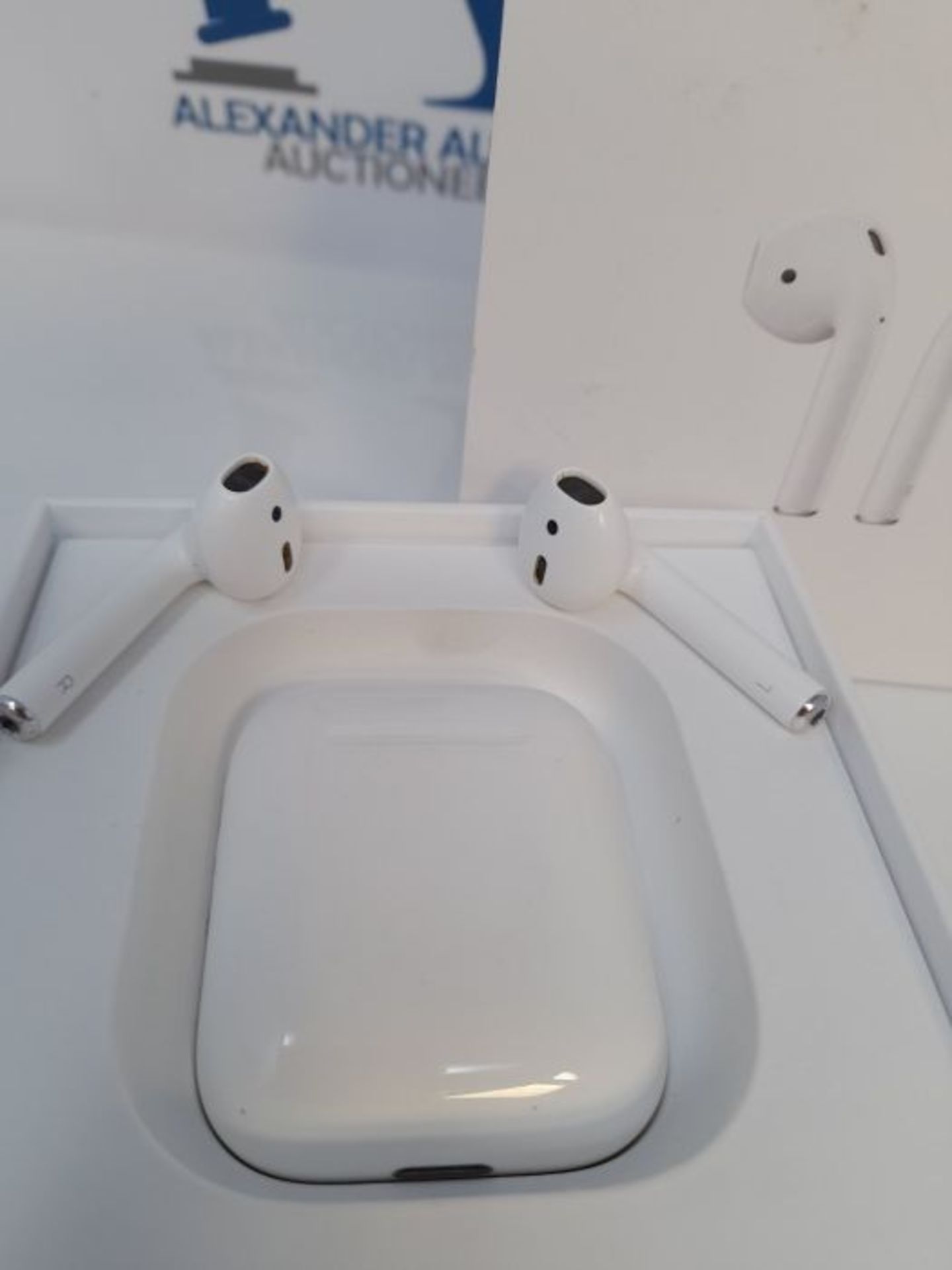RRP £137.00 Apple AirPods with wired Charging Case (2nd generation) - Image 3 of 3