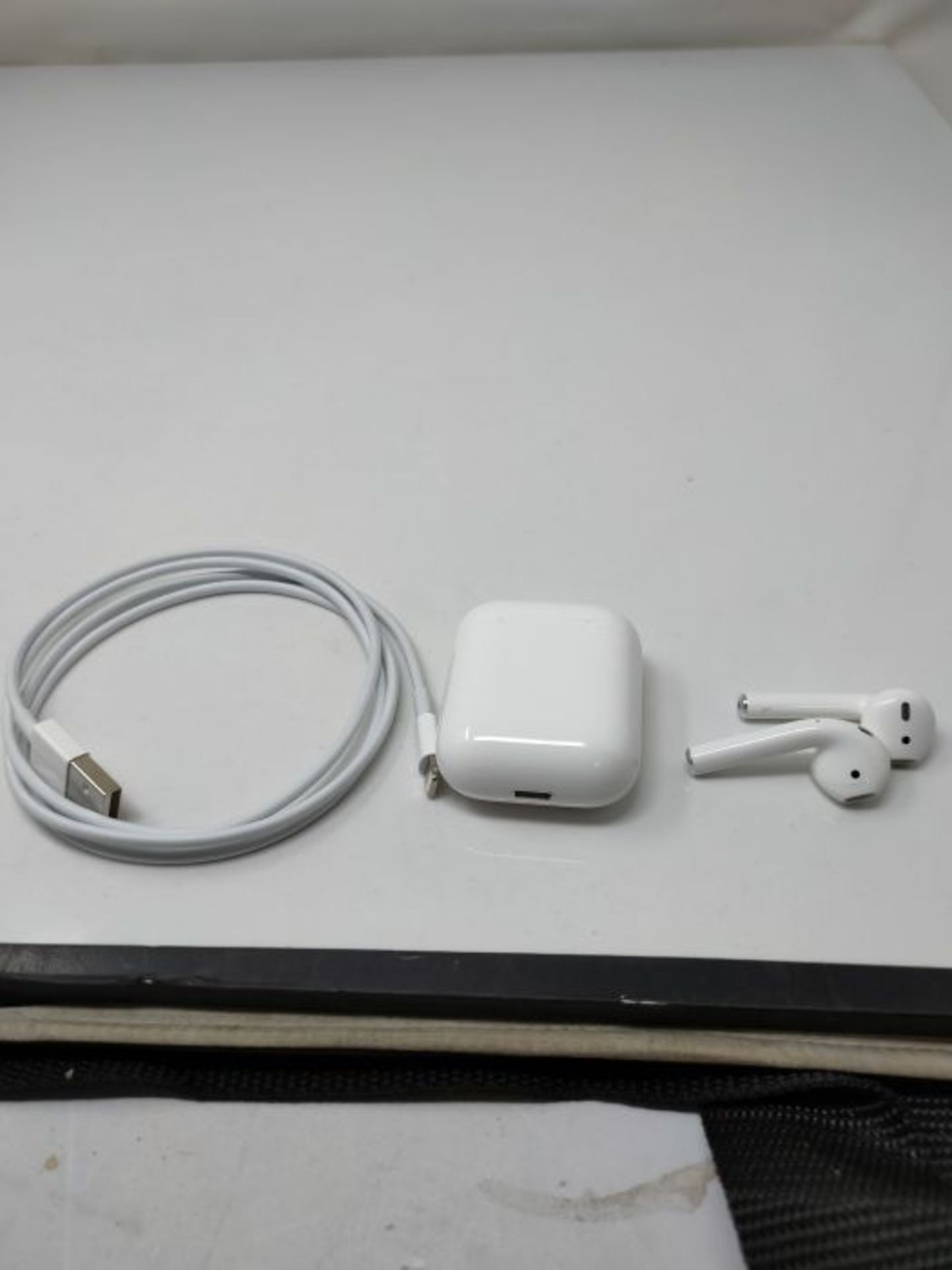 RRP £159.00 Apple AirPods with Charging Case (Wired) - Image 3 of 3