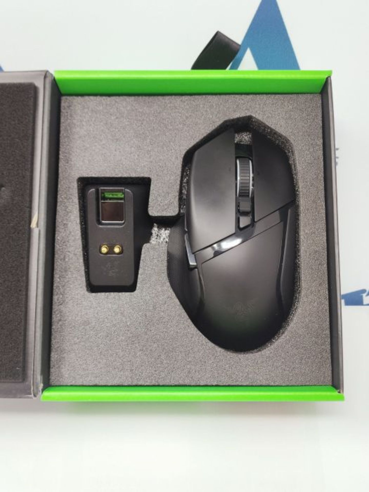 RRP £148.00 Razer Basilisk Ultimate with Charging Station - Wireless Gaming Mouse (11 Programmable - Image 3 of 3