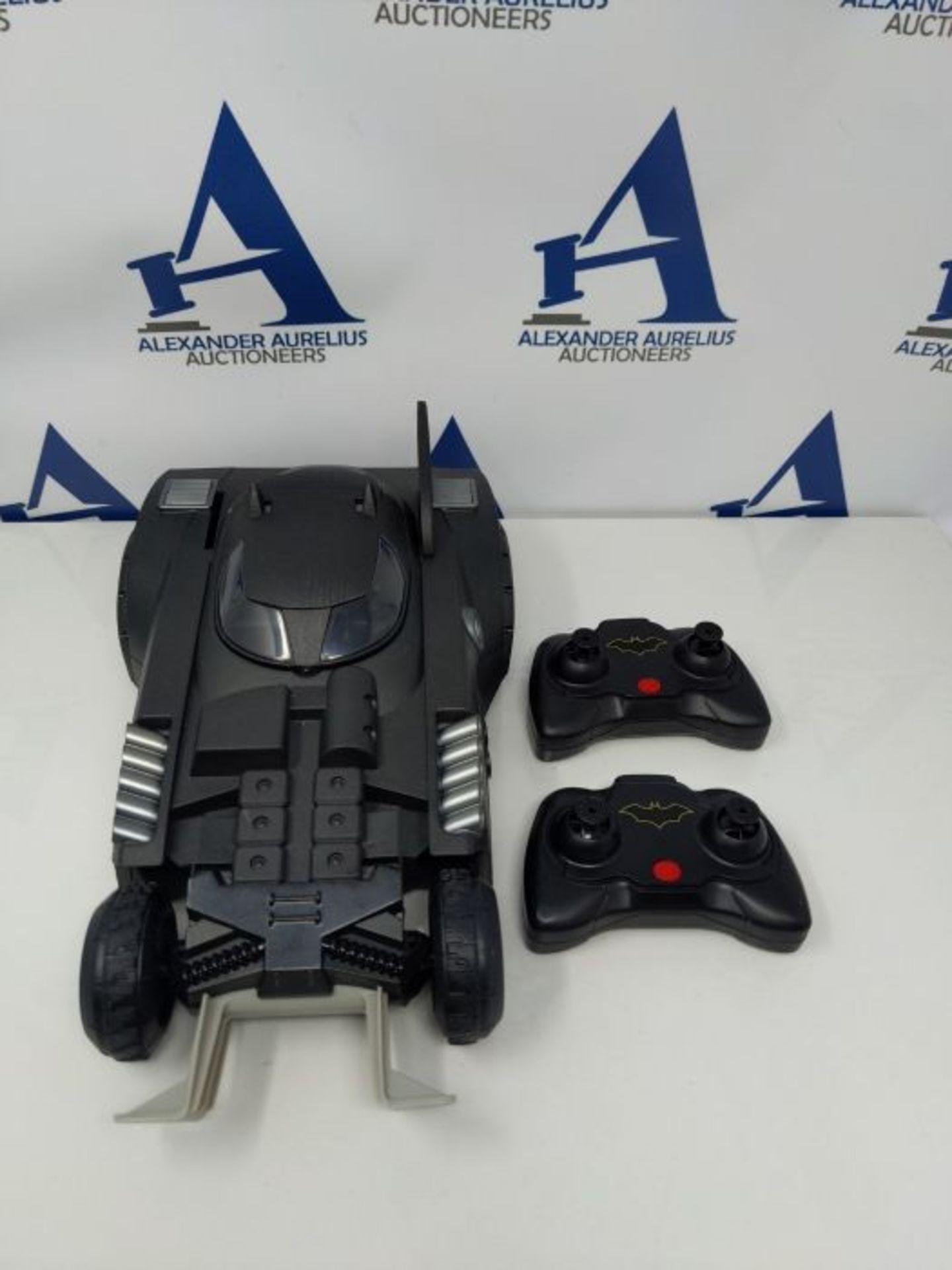 BATMAN Launch and Defend Batmobile Remote Control Vehicle with Exclusive 10 cm Action - Image 2 of 2