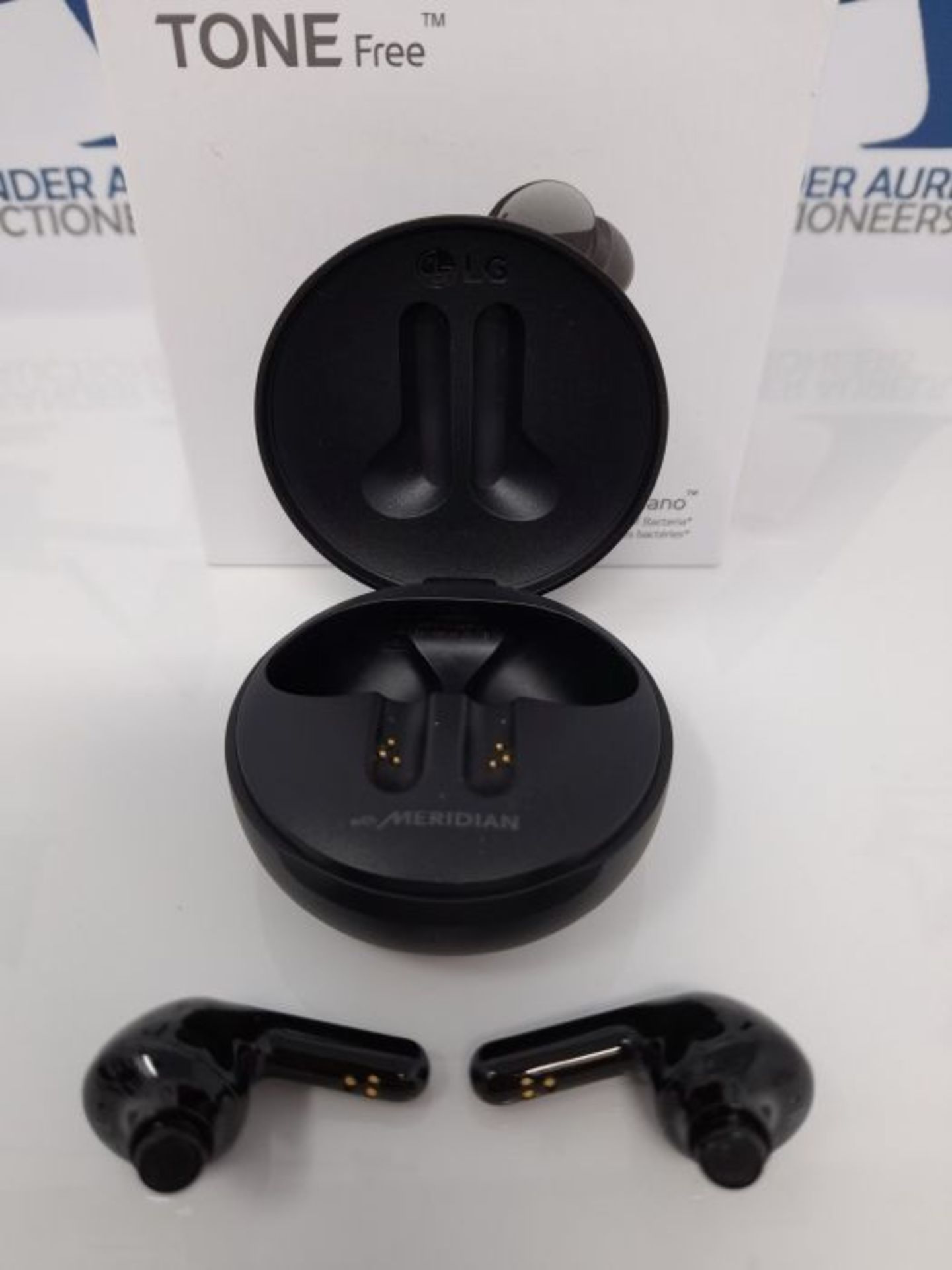 RRP £78.00 LG TONE Free FN6 True Wireless Bluetooth Earbuds with UVNano Wireless Charging Case, W - Image 3 of 3