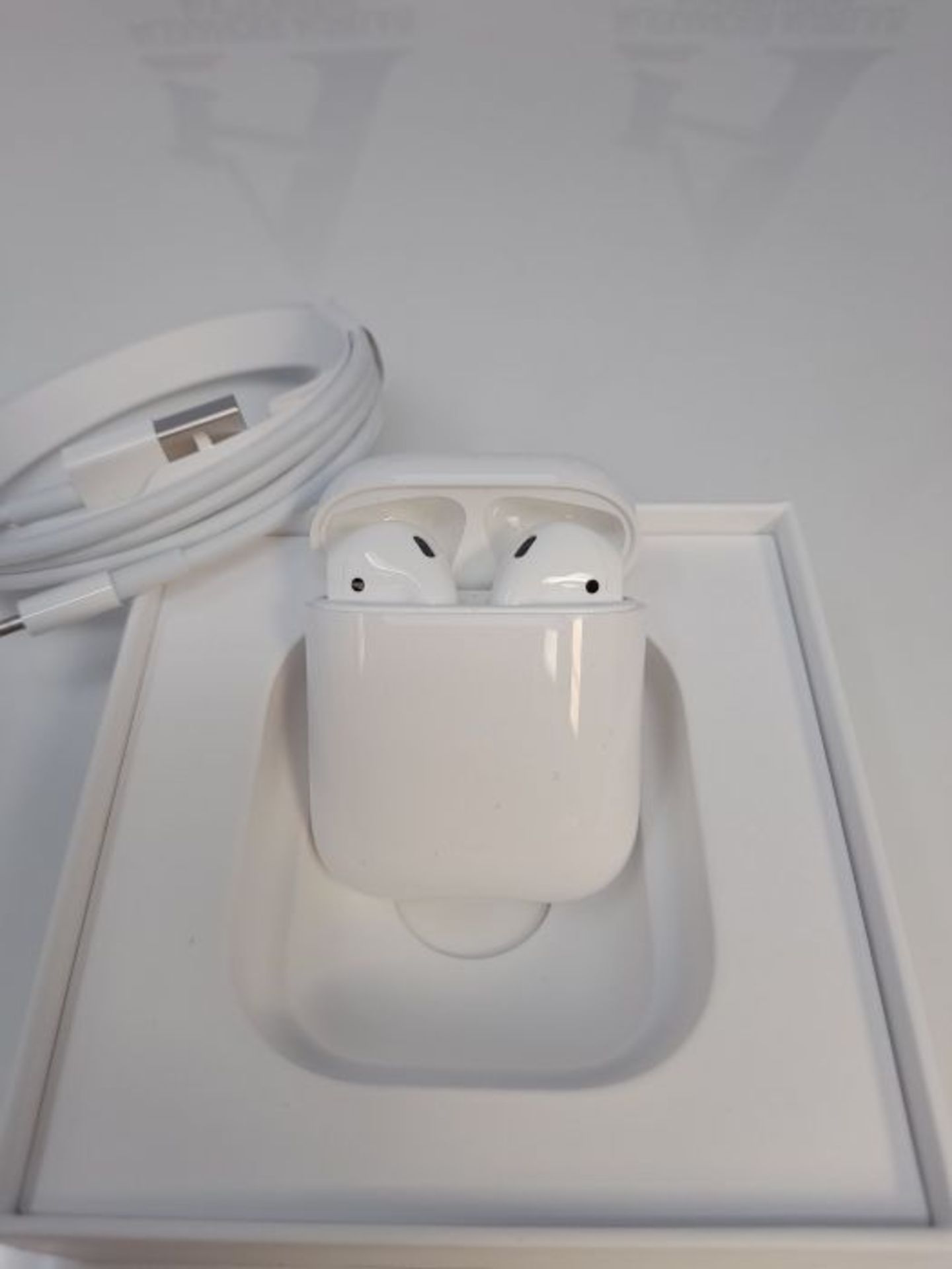 RRP £137.00 Apple AirPods with wired Charging Case (2nd generation) - Image 2 of 3