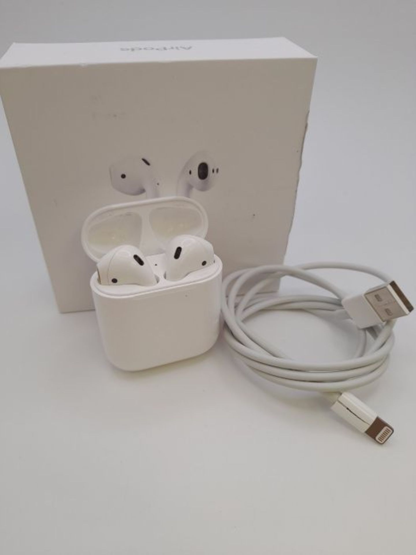 RRP £177.00 Apple AirPods with wired Charging Case (2nd generation) - Image 2 of 3