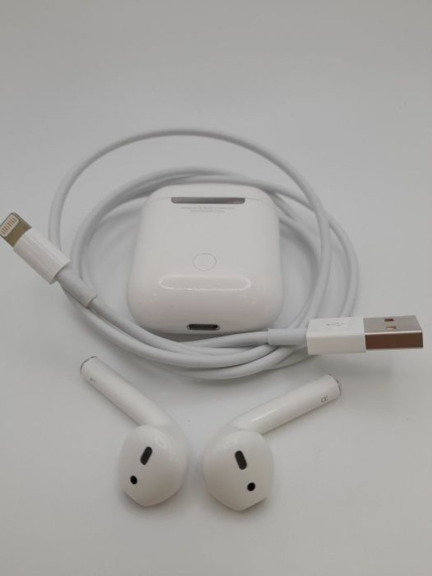 RRP £136.00 Apple AirPods with wired Charging Case (2nd generation) - Image 3 of 3