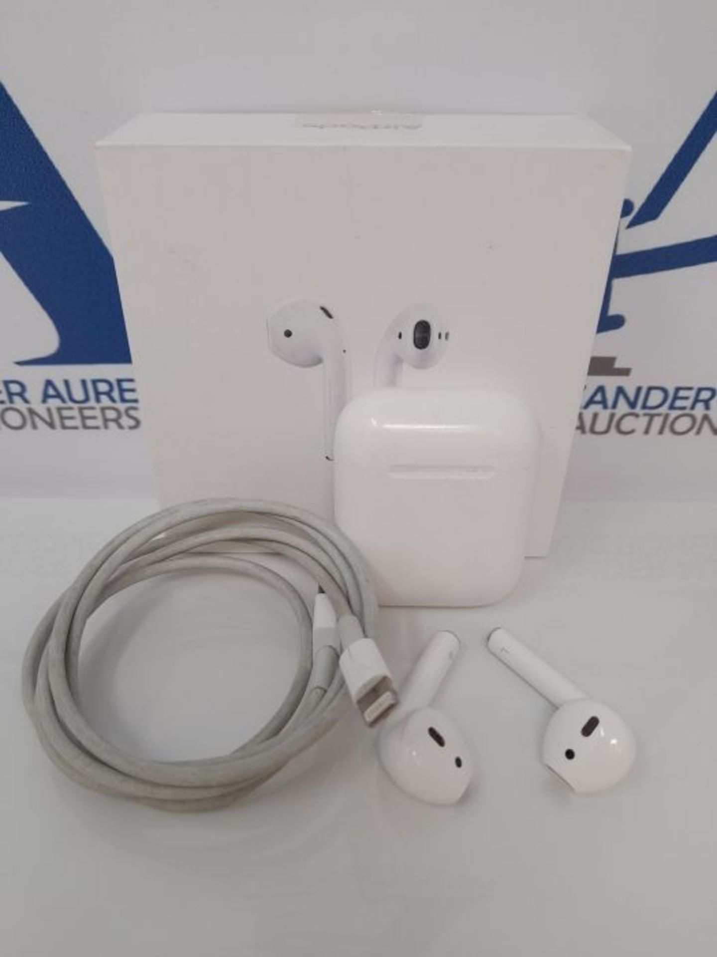 RRP £136.00 Apple AirPods with wired Charging Case (2nd generation) - Image 3 of 3