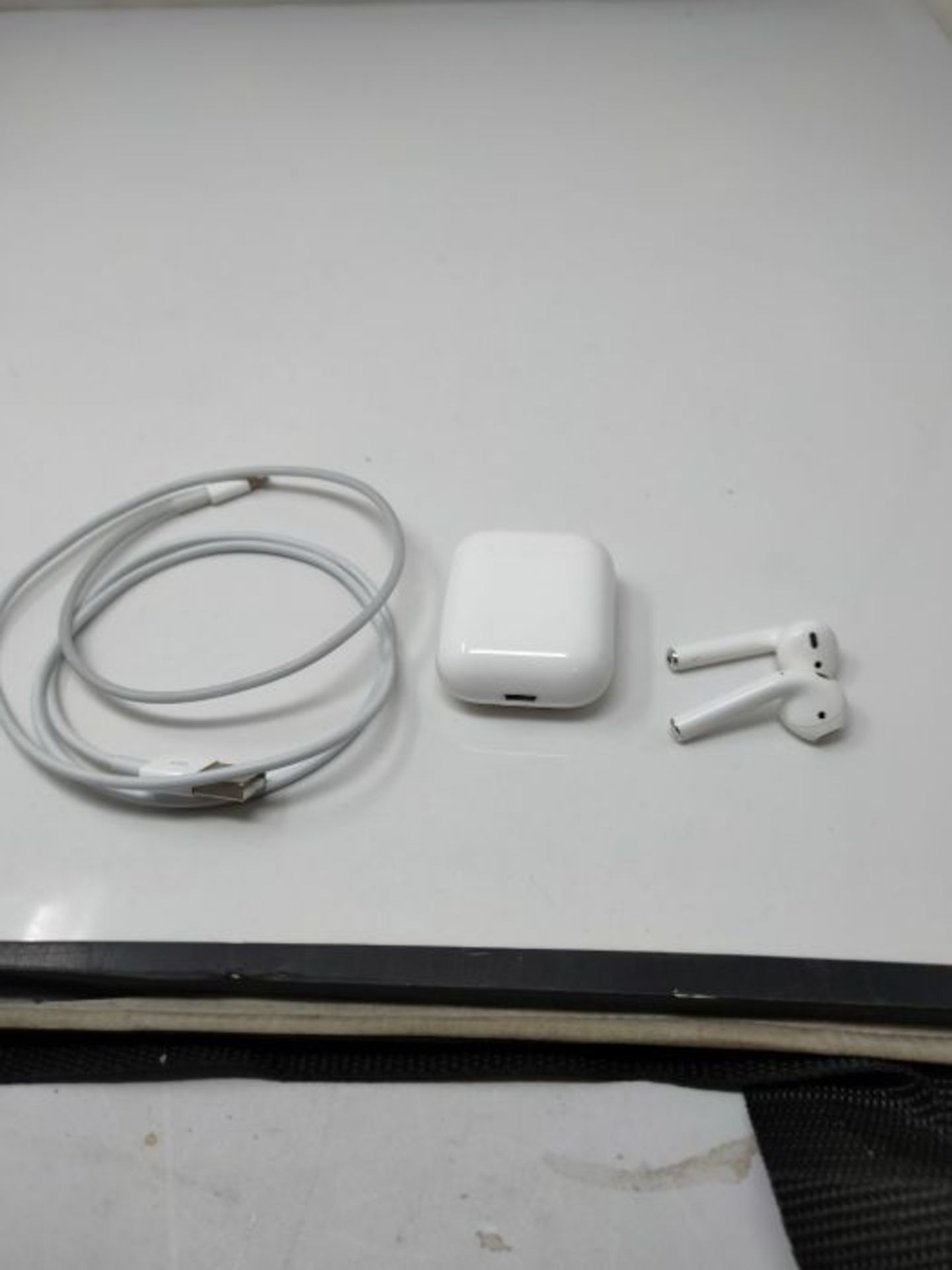 RRP £159.00 Apple AirPods with Charging Case (Wired) - Image 3 of 3