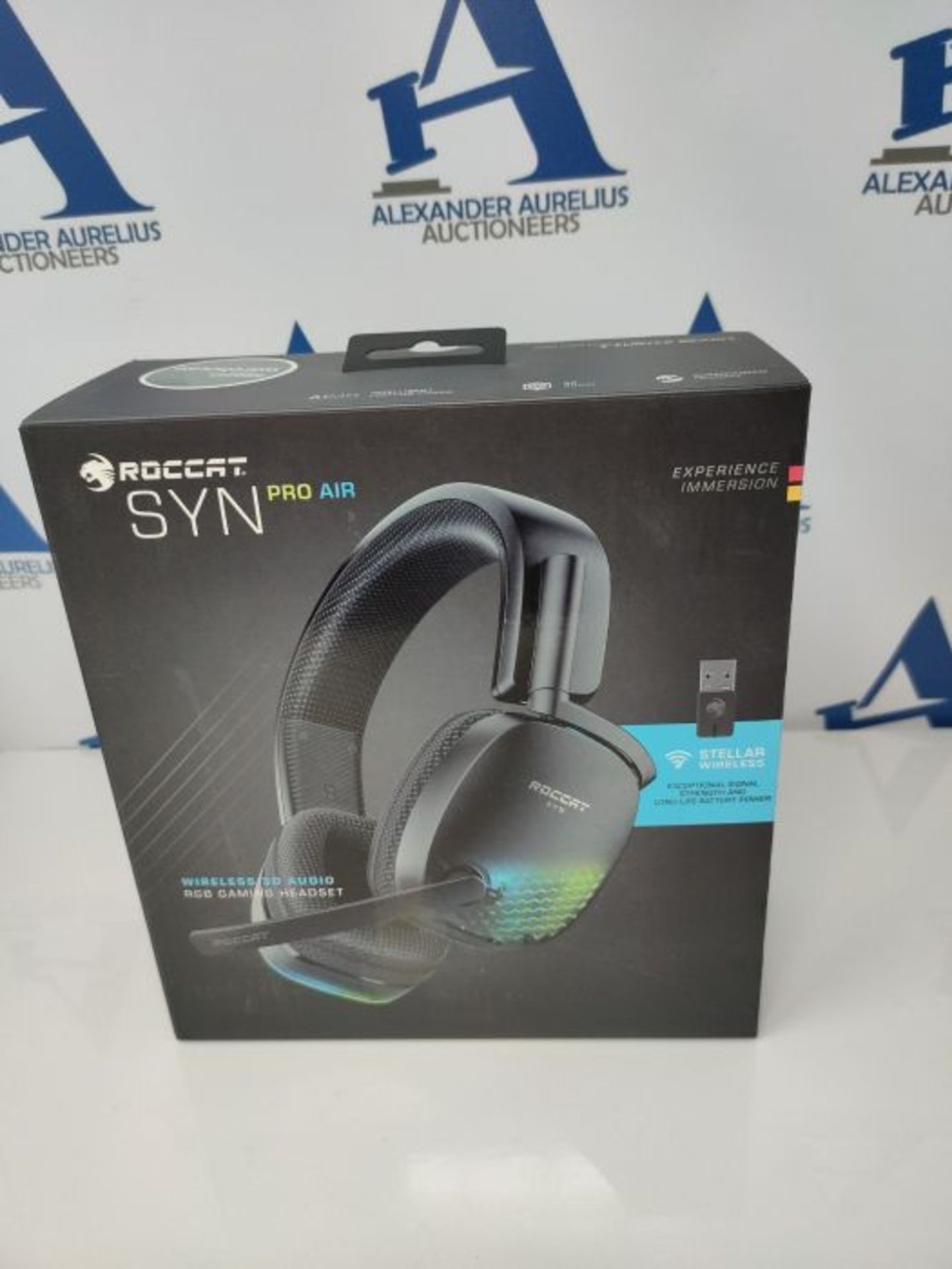 RRP £105.00 Roccat Syn Pro Air - Kabelloses RGB-Gaming-Headset mit 3D-Audio schwarz anpassbar - Image 2 of 3