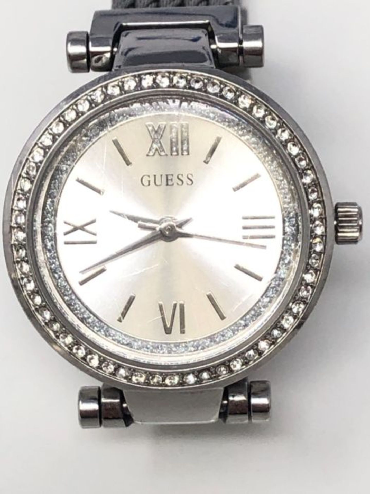 RRP £84.00 Guess Damen Analog Quarz Uhr mit Edelstahl Armband W1009L1 - Image 3 of 3