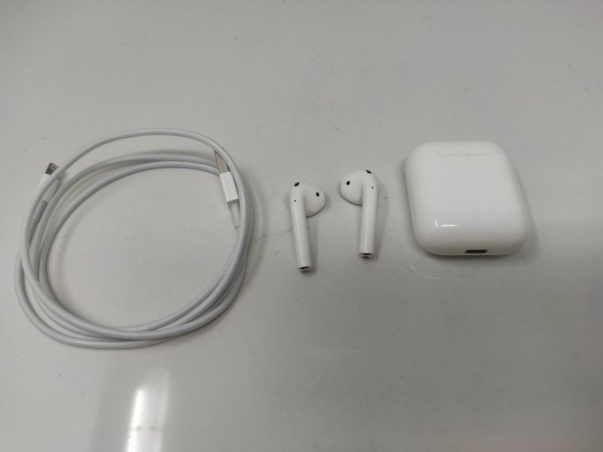 RRP £159.00 Apple AirPods with Charging Case (Wired) - Image 3 of 3