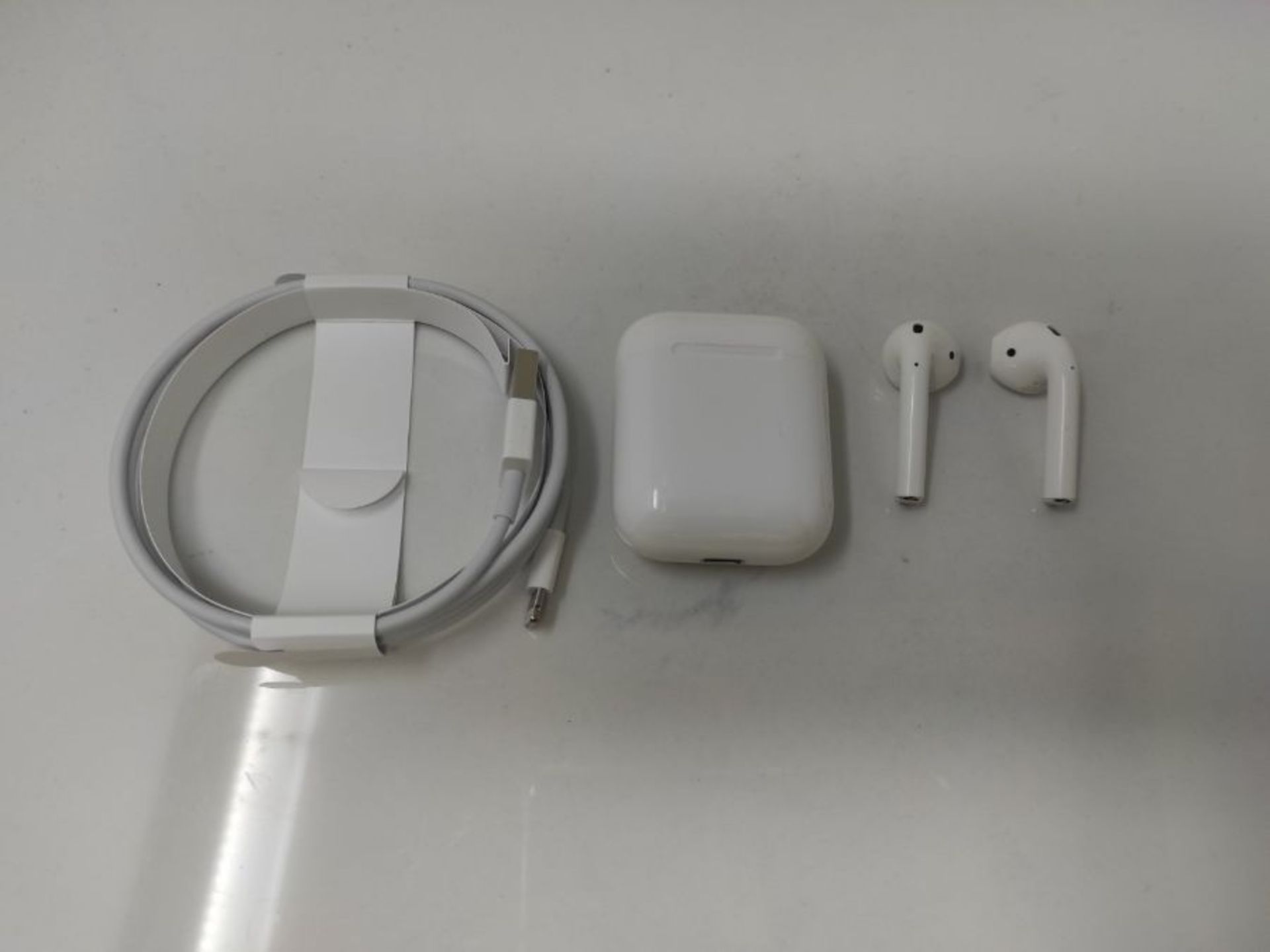 RRP £159.00 Apple AirPods with Charging Case (Wired) - Image 3 of 3