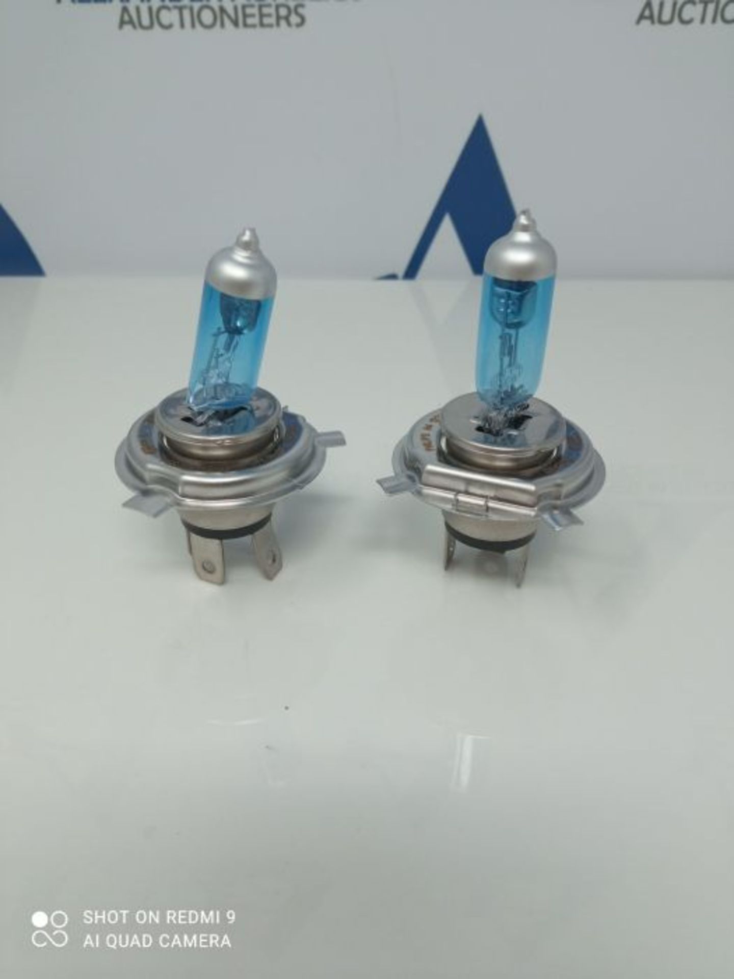 [CRACKED] Philips WhiteVision ultra H4 car headlight bulb, 4.200K, set of 2 - Image 2 of 2