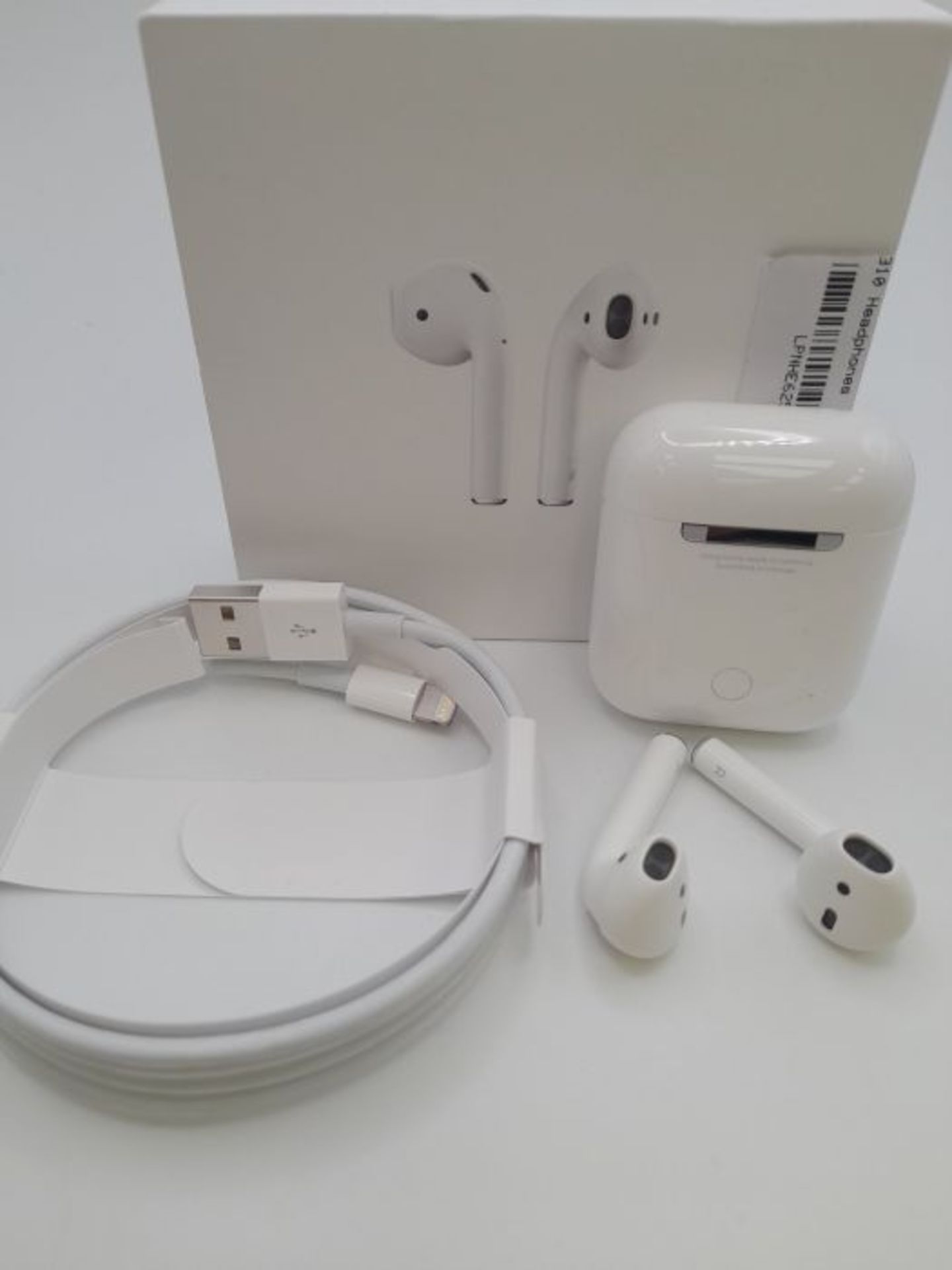 RRP £177.00 Apple AirPods with wired Charging Case (2nd generation) - Image 3 of 3