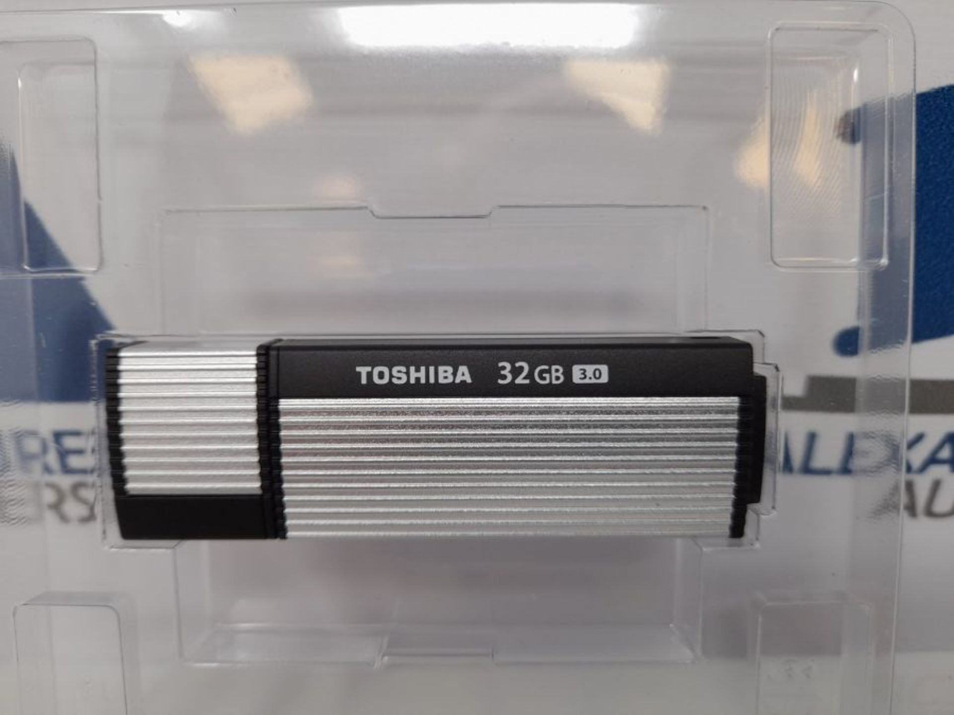 Toshiba Pendrive USB 3.0, 32 GB, Argento/Nero - Image 3 of 3