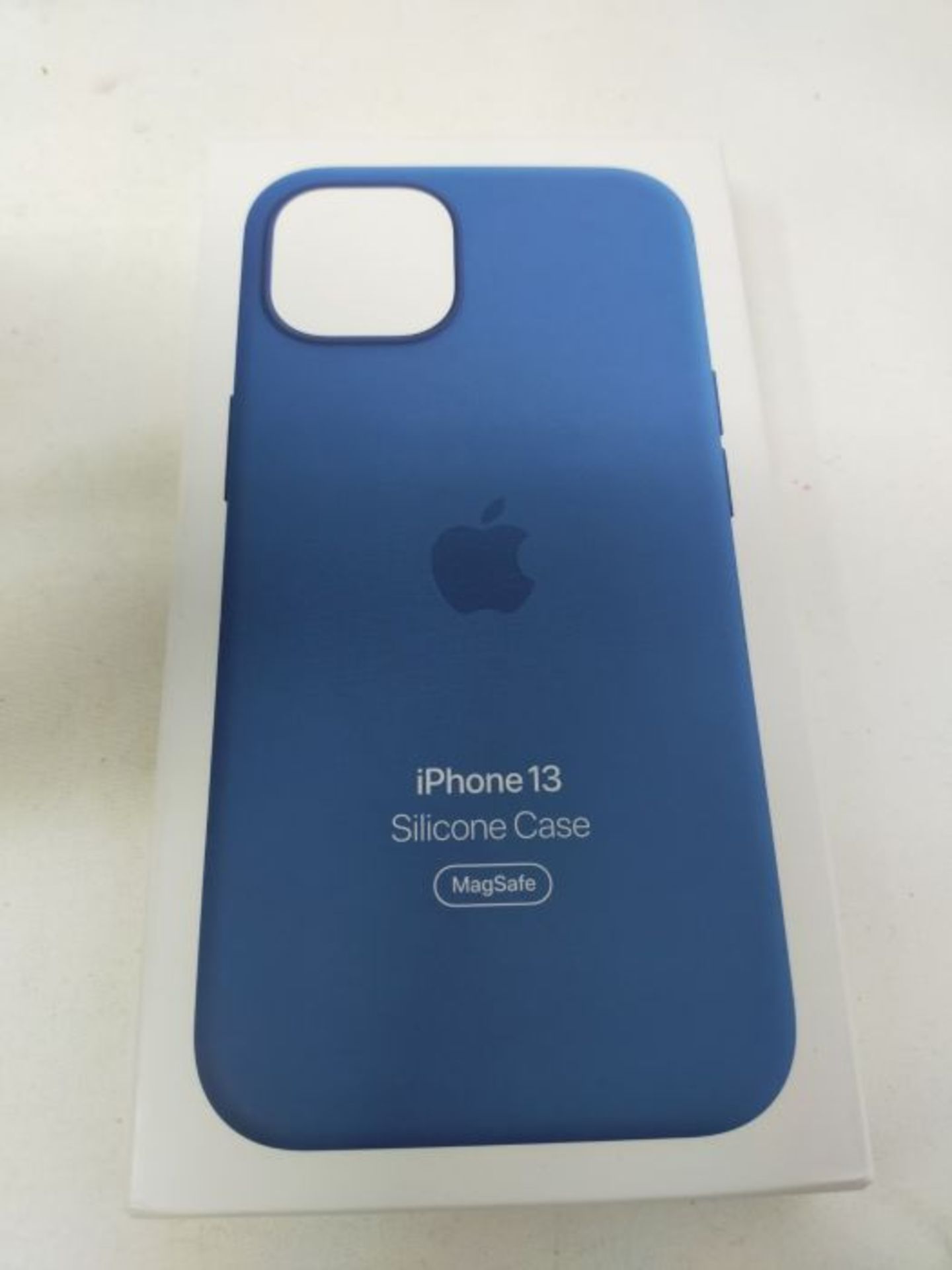 RRP £50.00 Apple SilikonÂ Case mit MagSafe (fÃ¼r iPhone 13) - Eisblau - Image 2 of 3