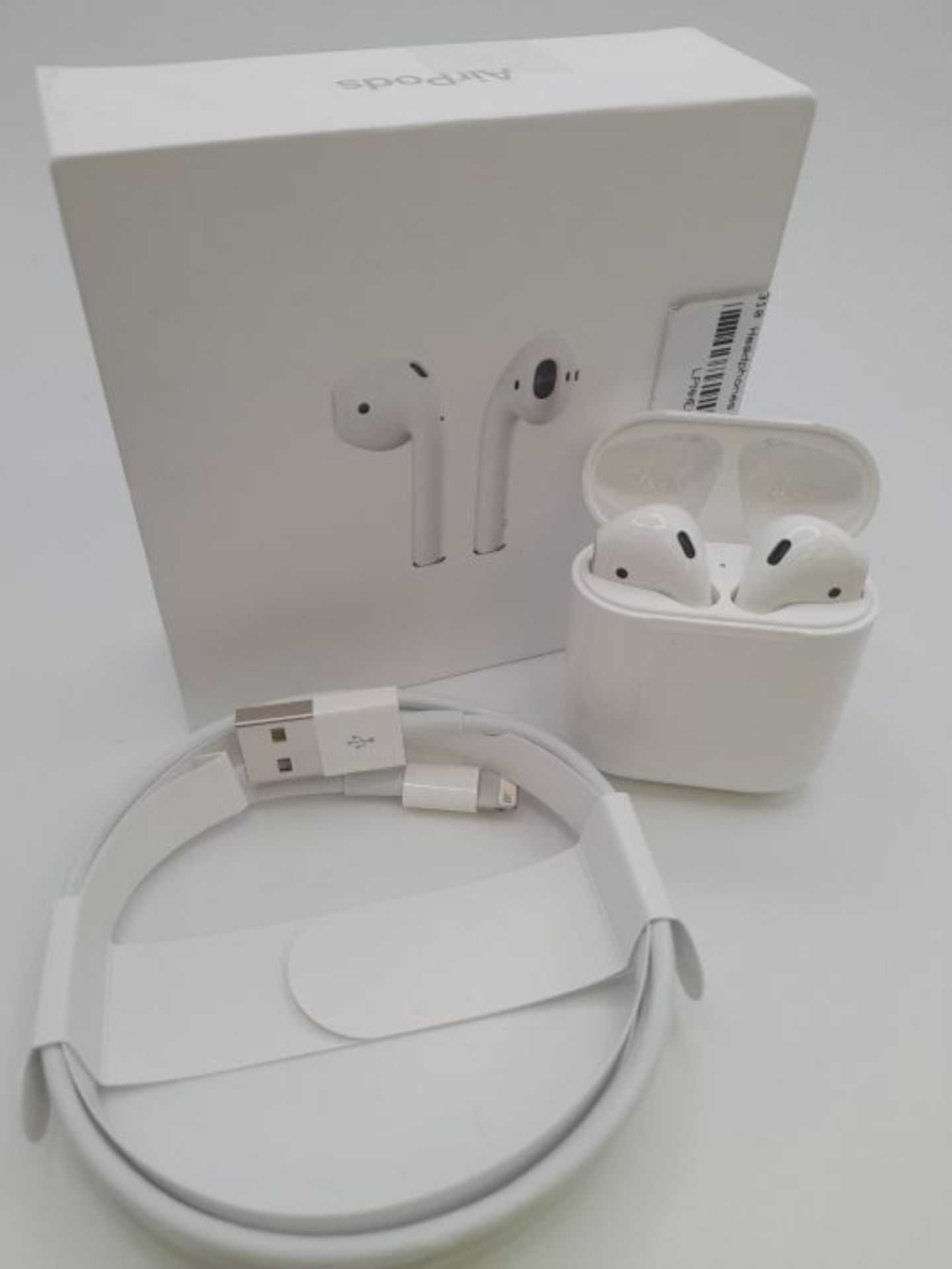 RRP £177.00 Apple AirPods with wired Charging Case (2nd generation) - Image 2 of 3