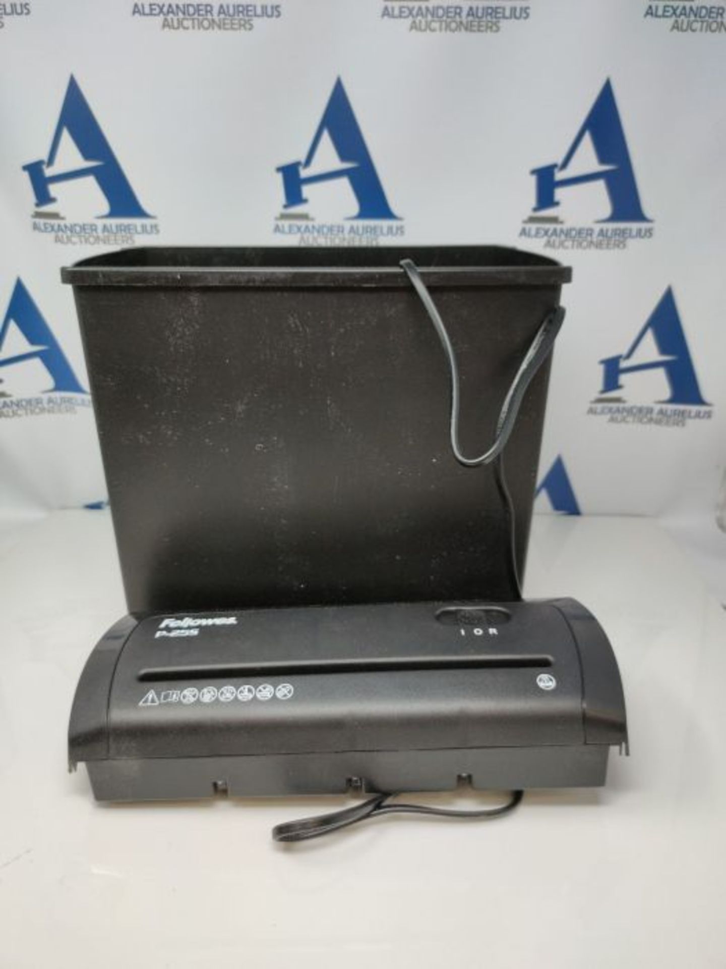 Fellowes P-25S Basic Security Strip Cut Personal Shredder, Shreds 5 A4 Sheets into an - Image 3 of 3