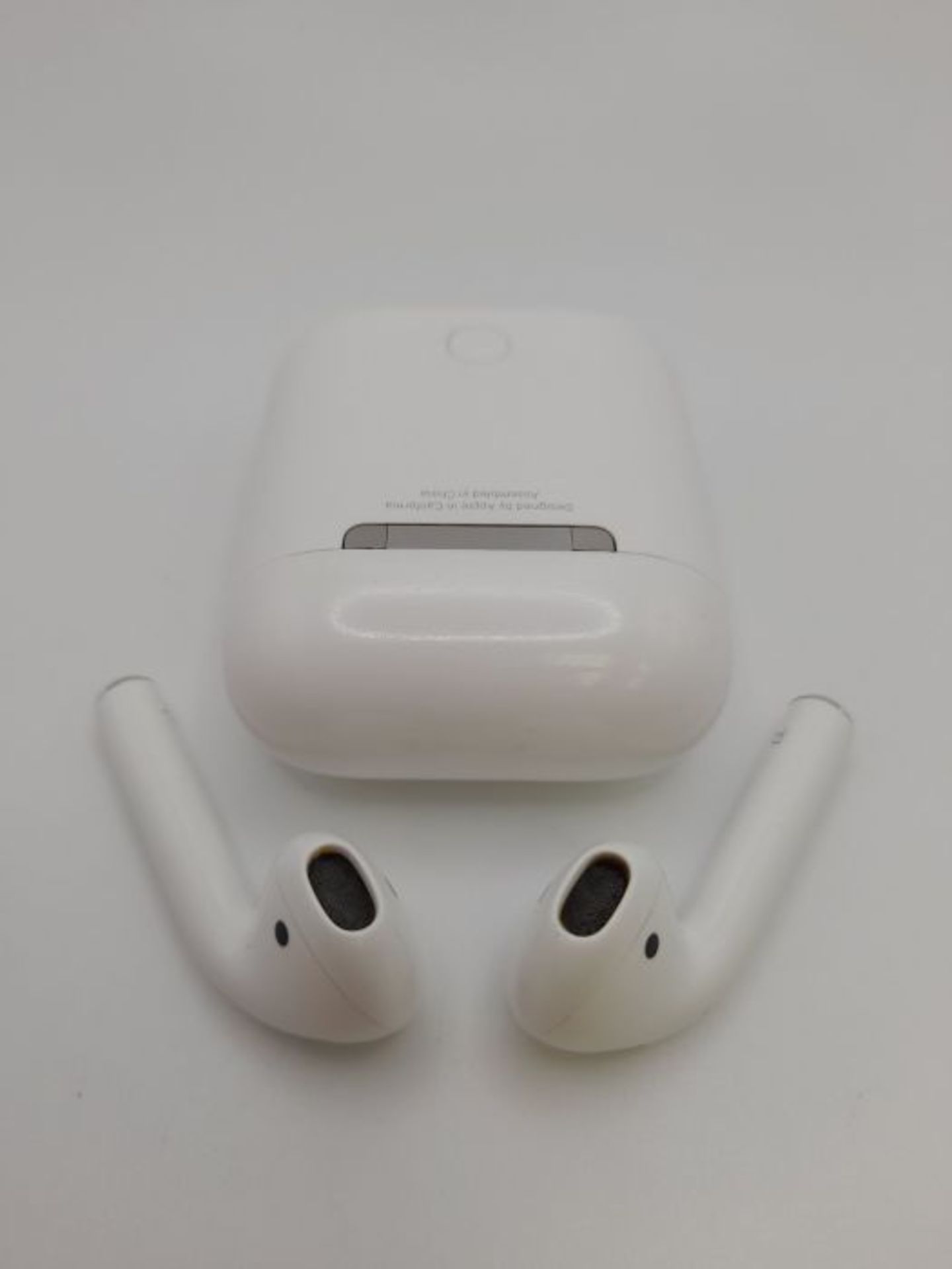 RRP £136.00 Apple AirPods with wired Charging Case (2nd generation) - Image 3 of 3