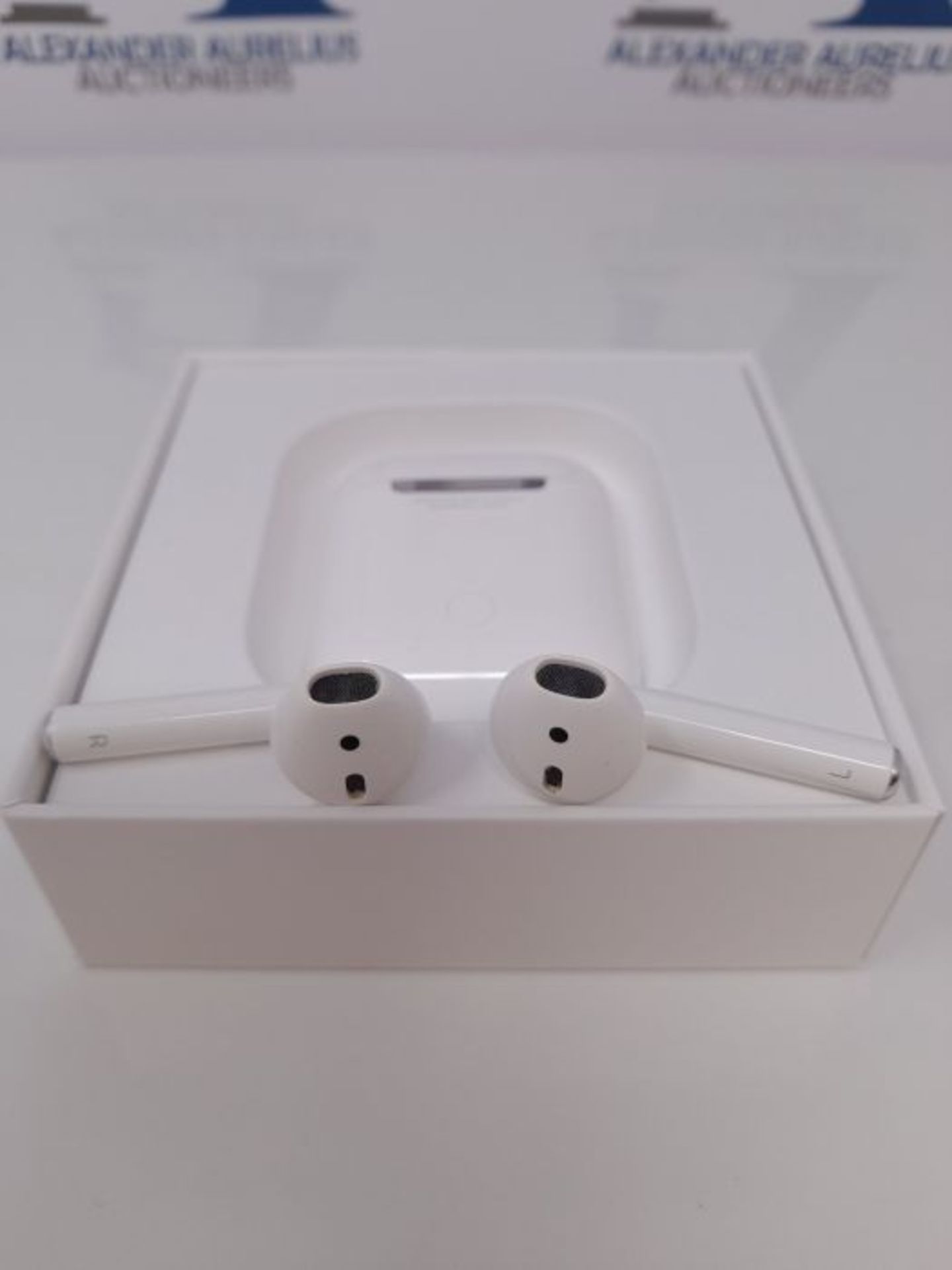 RRP £136.00 Apple AirPods with wired Charging Case (2nd generation) - Image 3 of 3