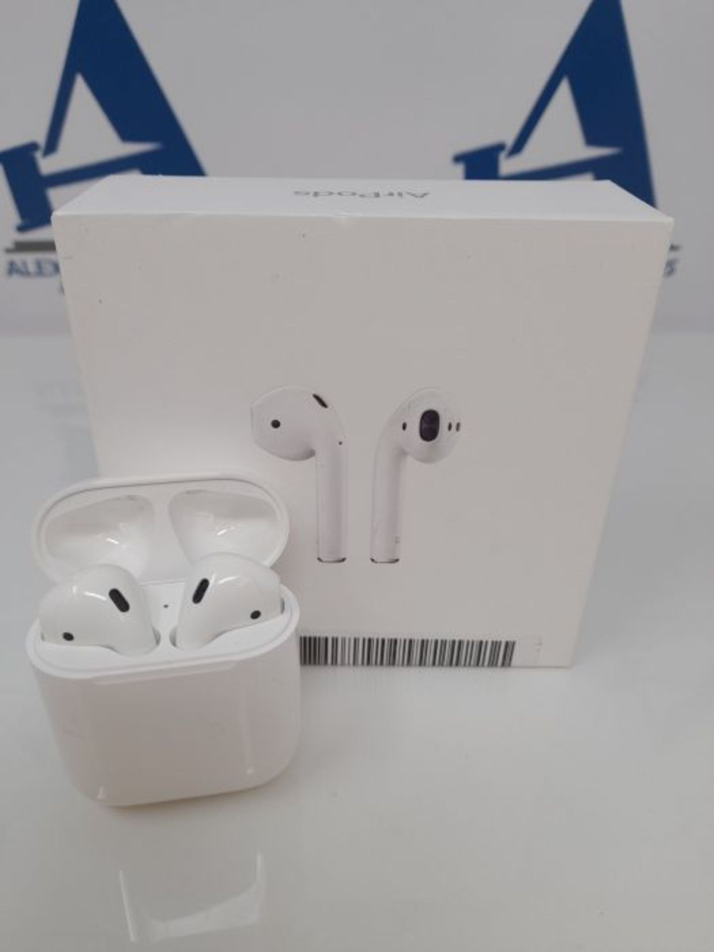 RRP £177.00 Apple AirPods with wired Charging Case (2nd generation) - Image 2 of 3