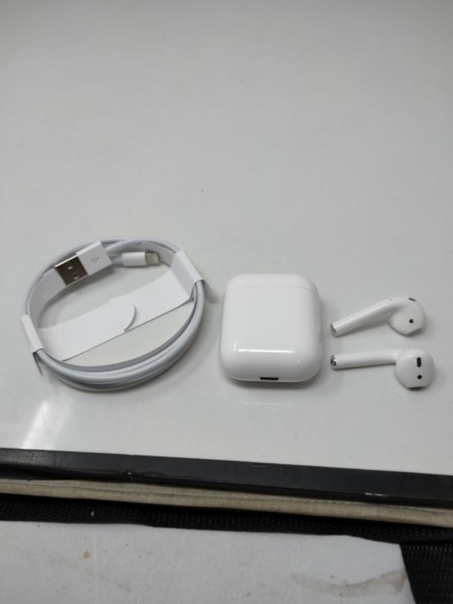 RRP £159.00 Apple AirPods with Charging Case (Wired) - Image 3 of 3