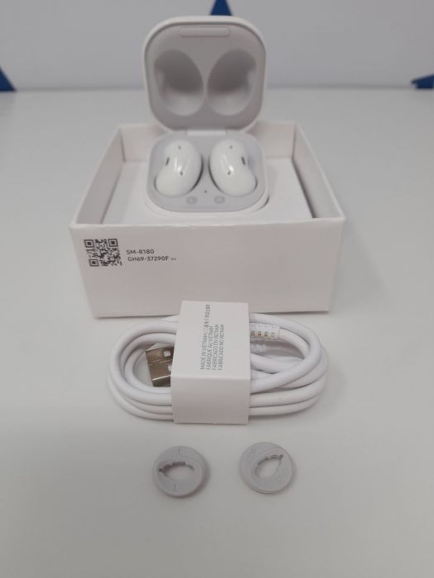 RRP £113.00 Samsung Galaxy Buds Live Wireless Earphones Mystic White (UK Version) - Image 2 of 3