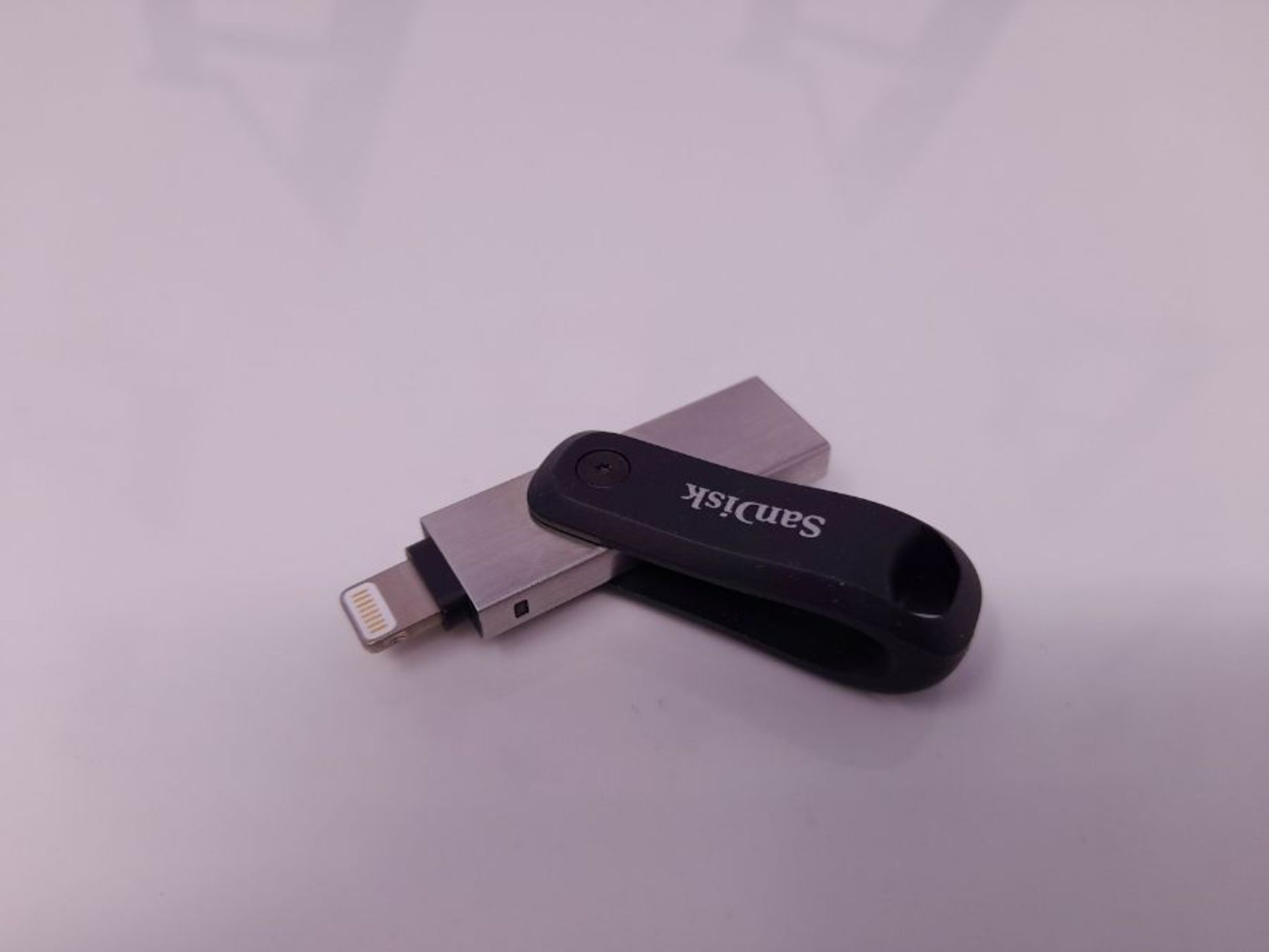 RRP £51.00 SanDisk 128GB iXpand USB Flash Drive Go for your iPhone and iPad - Image 2 of 3