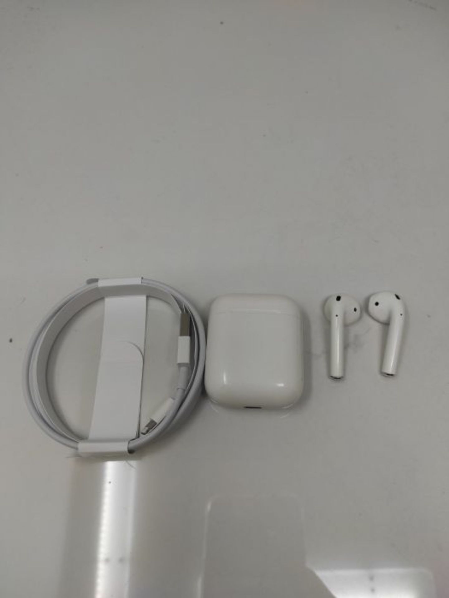 RRP £159.00 Apple AirPods with Charging Case (Wired) - Image 3 of 3